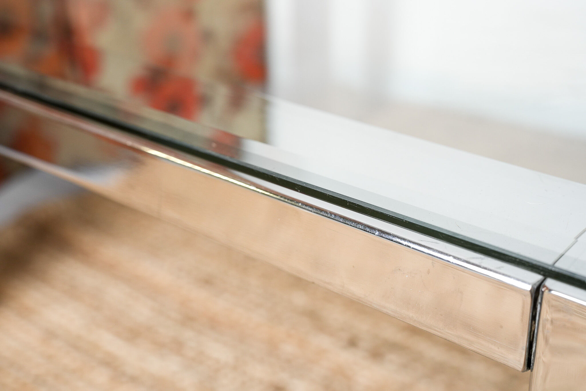 Chrome coffee table with its bisauté glass