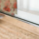 Table basse chromée avec son verre bisauté