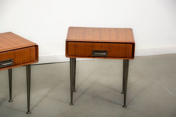 Tables de nuit italiennes en teck avec des détails en laiton, vers 1970