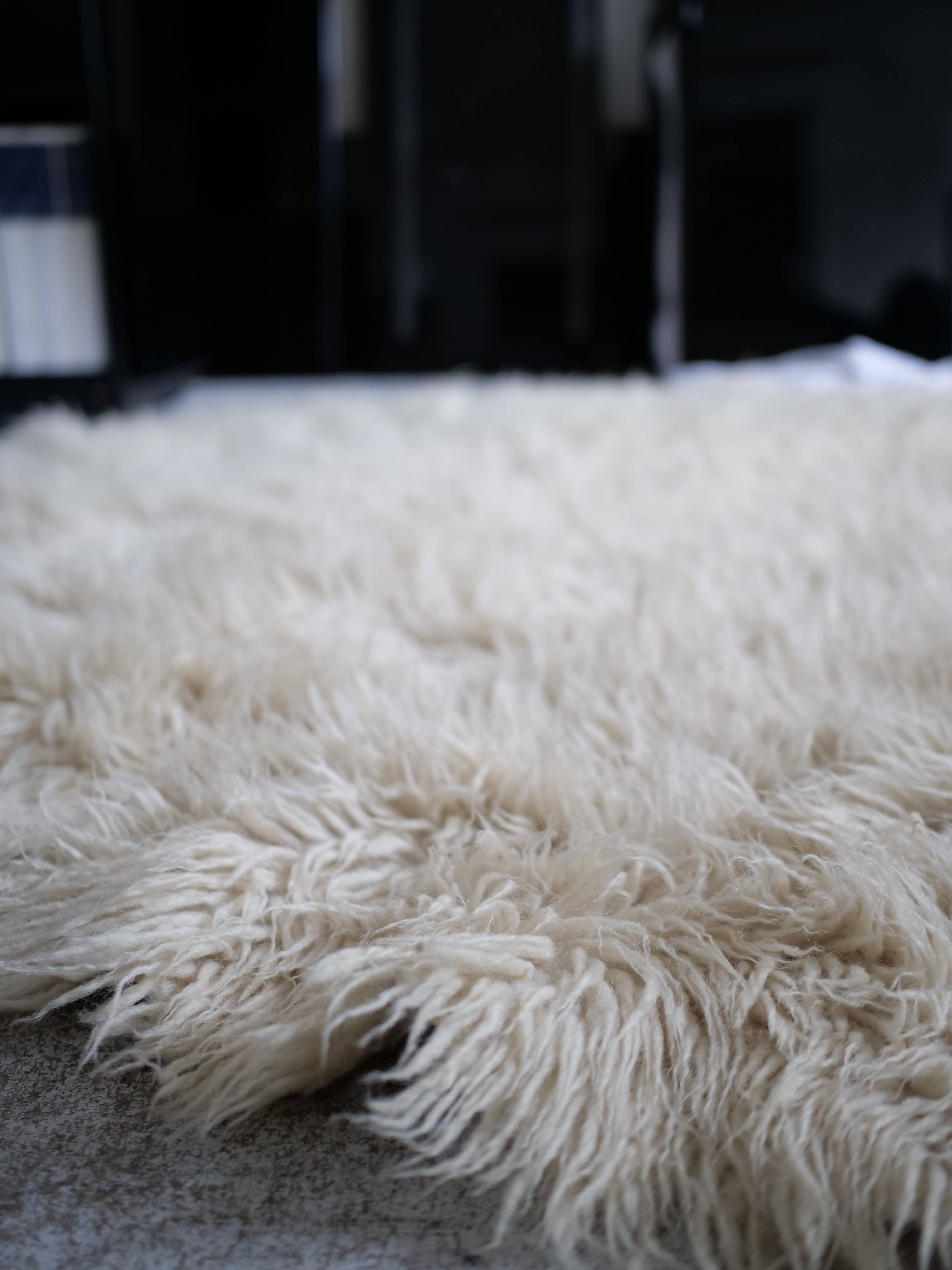 Vintage ecru natural wool round rug