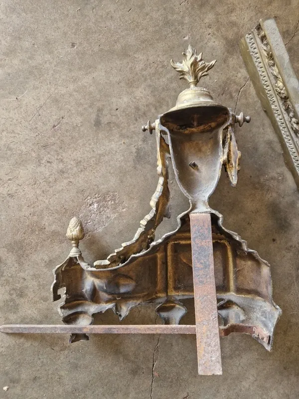 Fireplace front, firebar, fire guard in gilded bronze Louis XVI style.