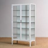 Armoire médicale, années 1930