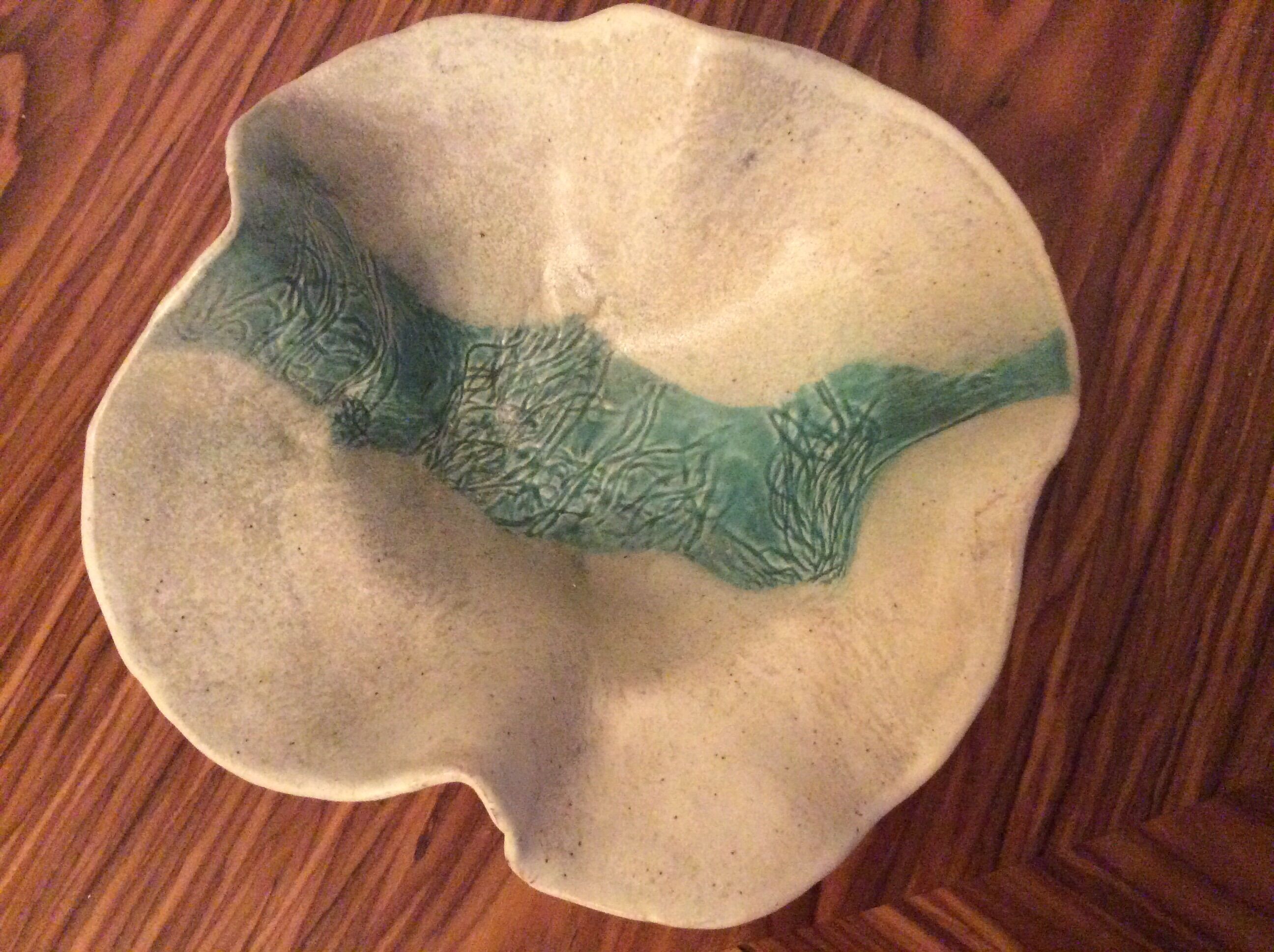 Pretty empty pocket vintage ceramic handkerchief style