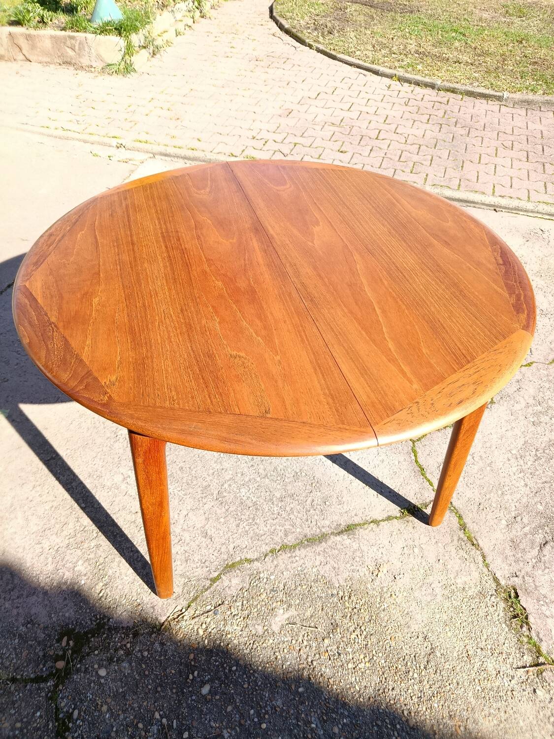 Table Svend Aage Madsen