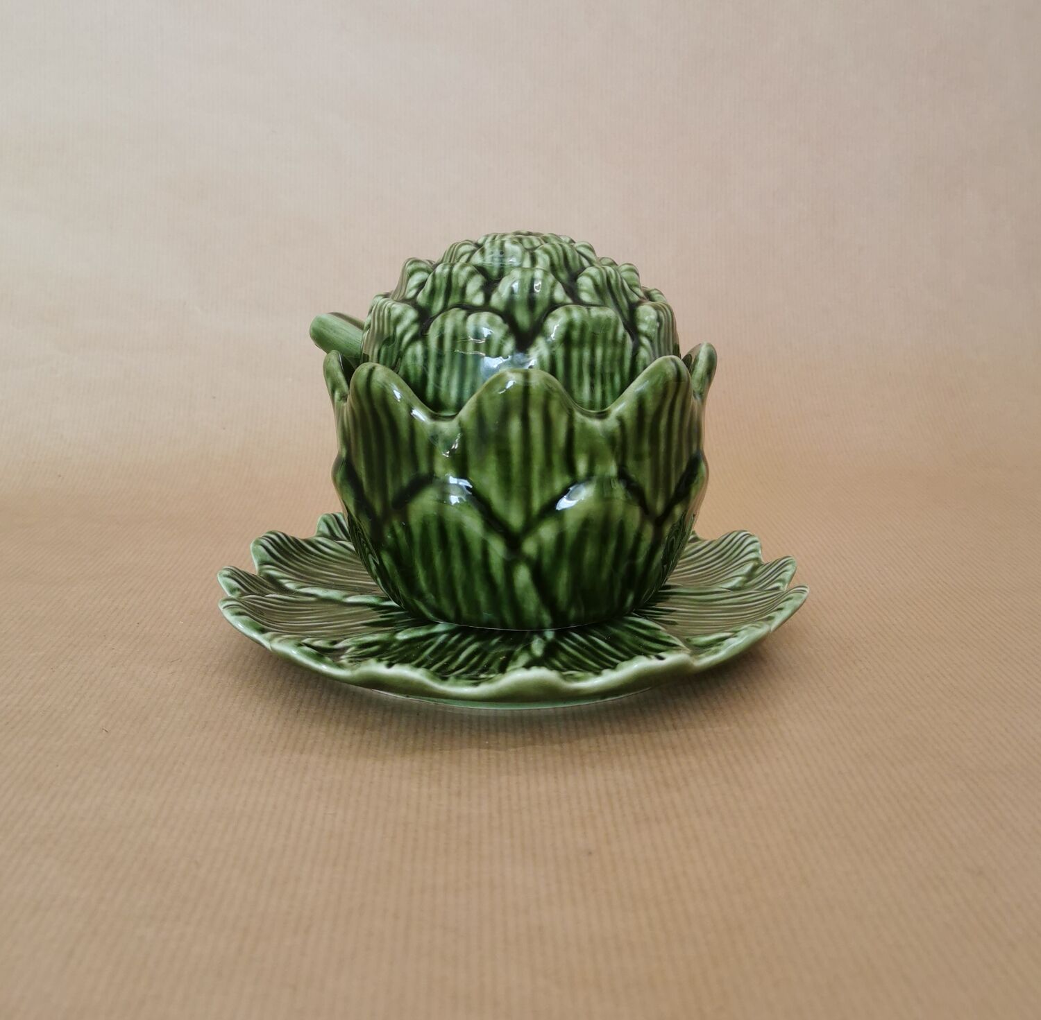 Slurry artichoke pot with spoon