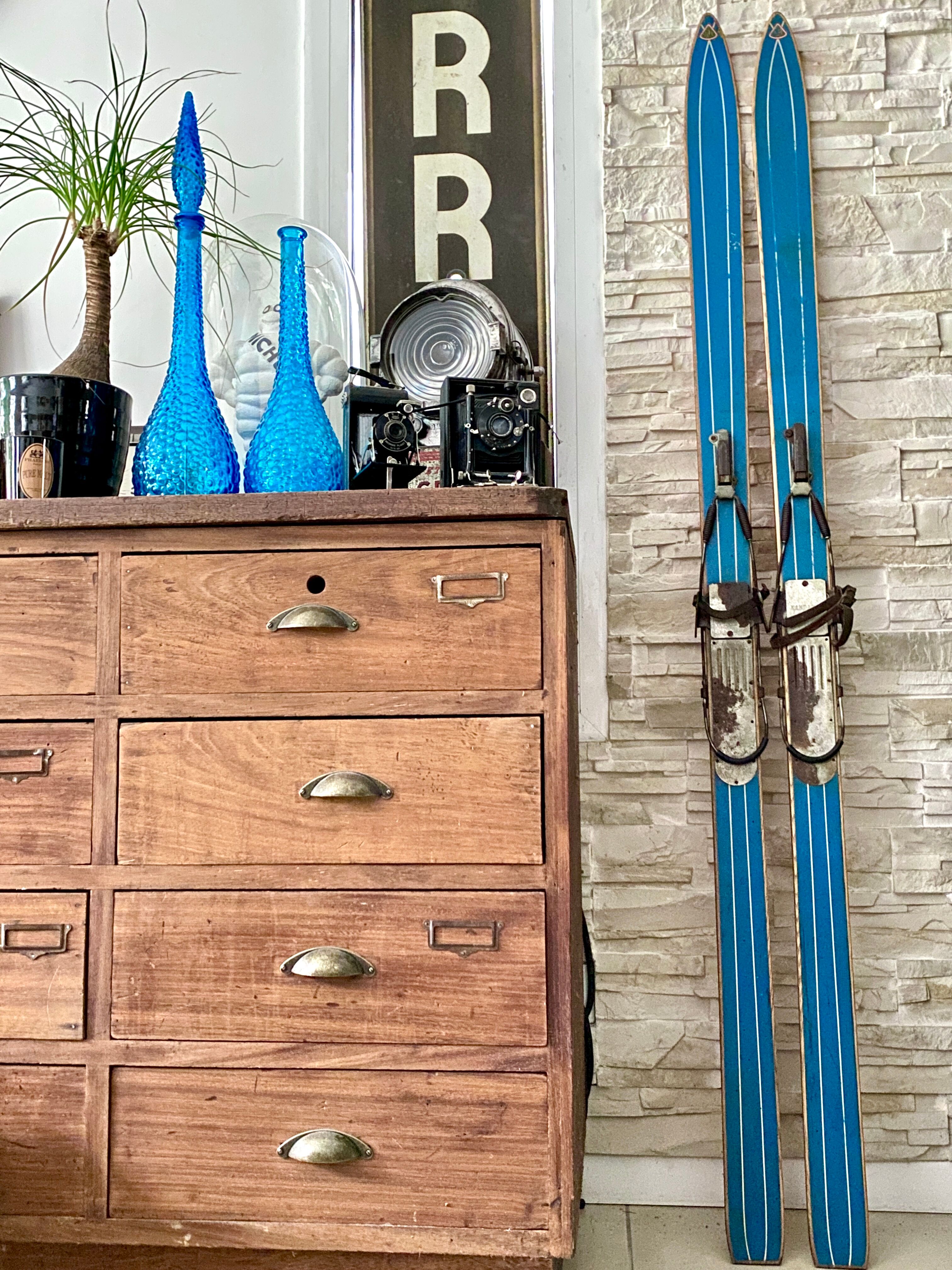 Paire de ski vintage en bois