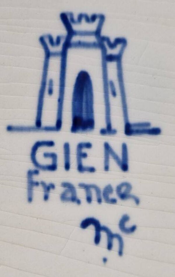 Plat de service ancien en faïence de Gien – décor floral japonisant