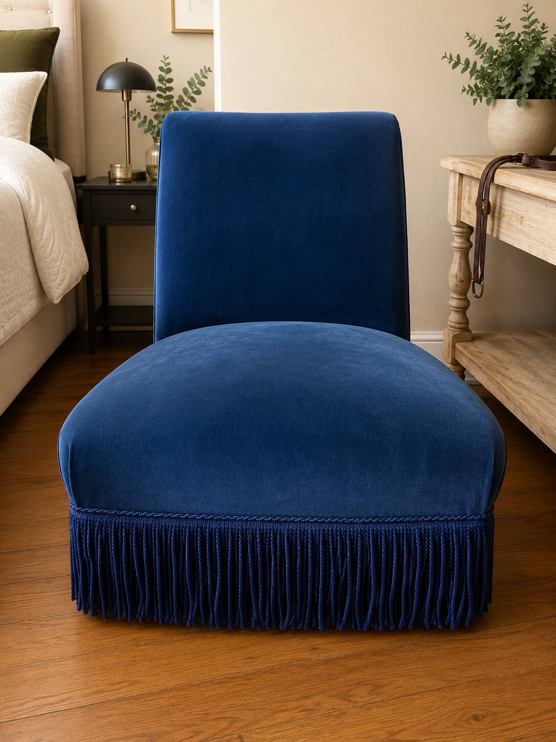 Fauteuil crapaud en velours bleu
