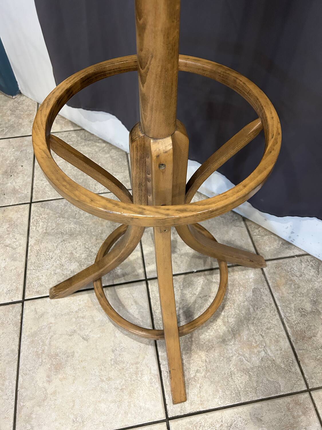 Baumann style 1960 swivel parrot coat rack in curved wood