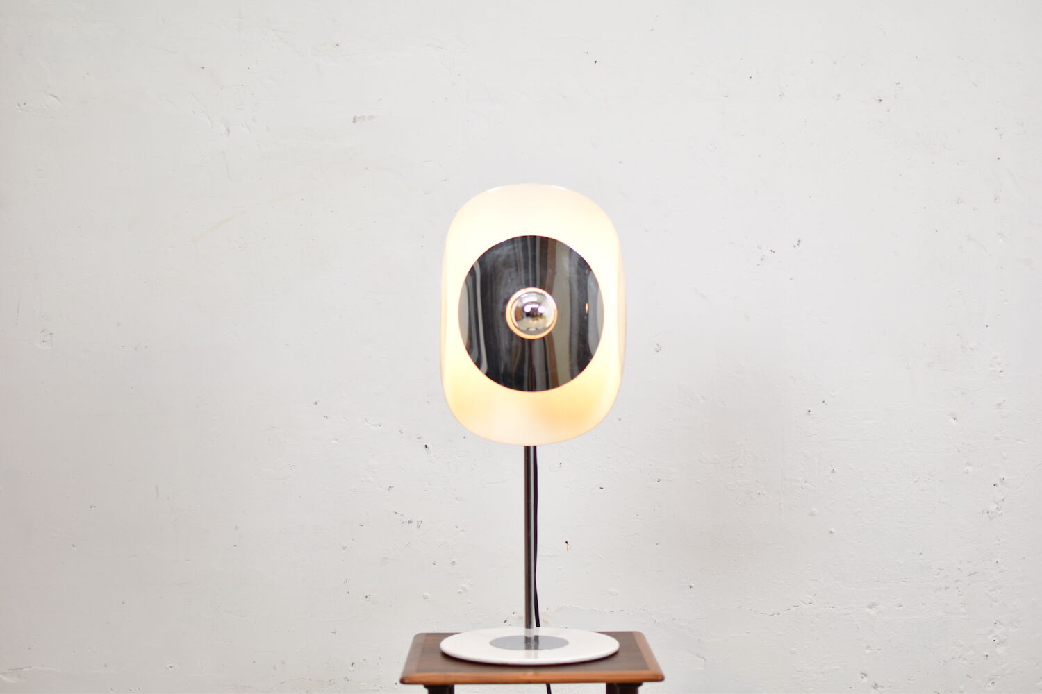 Lampe de table par Brevetatto Italie des années 1970.