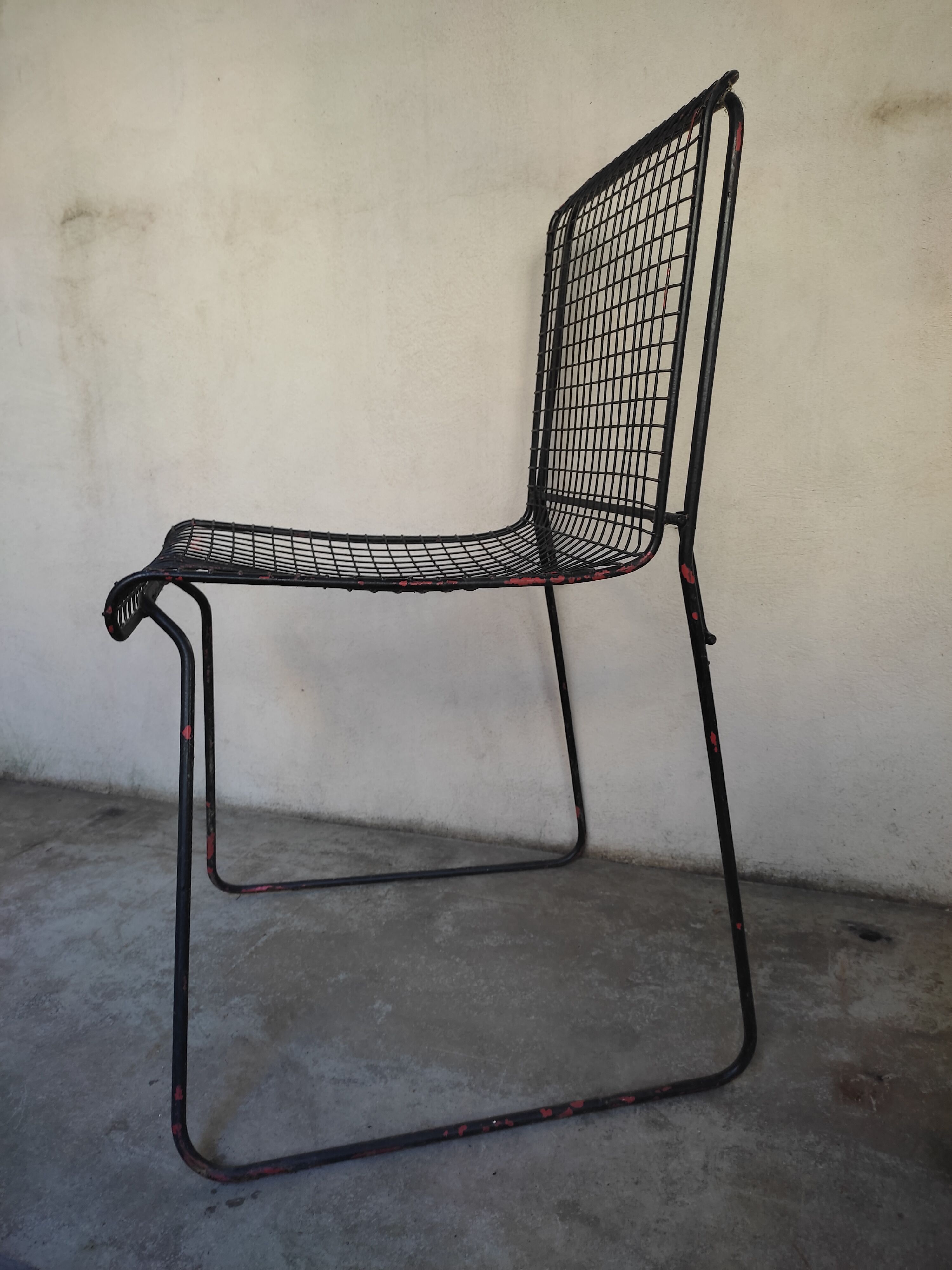 4 gridded metal chairs