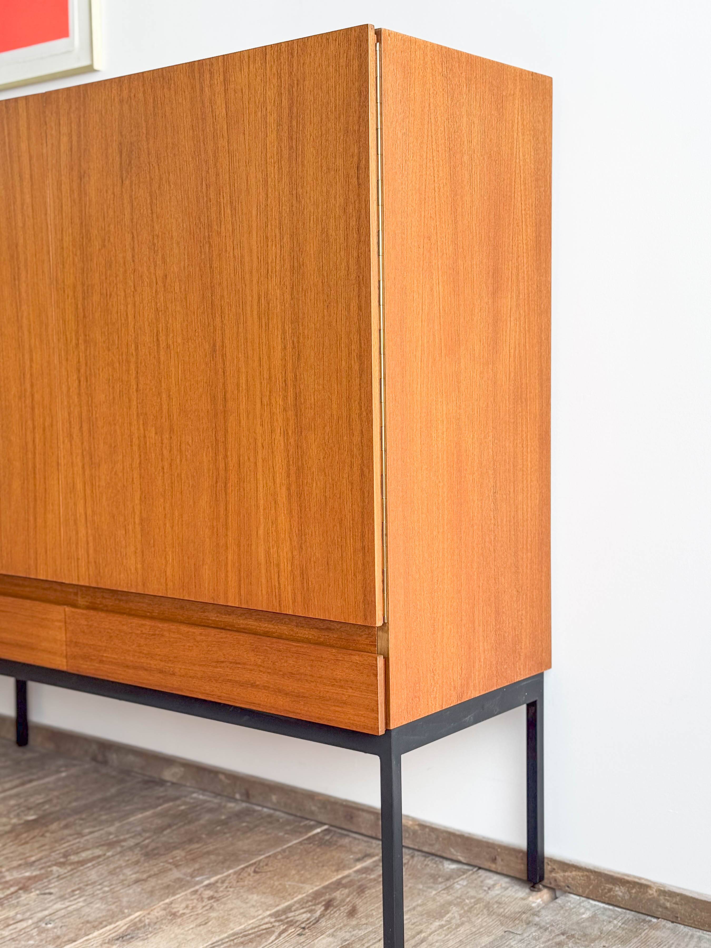 Buffet Mid-Century, modèle B60 en teck par Dieter Waeckerlin, Behr, 1950s