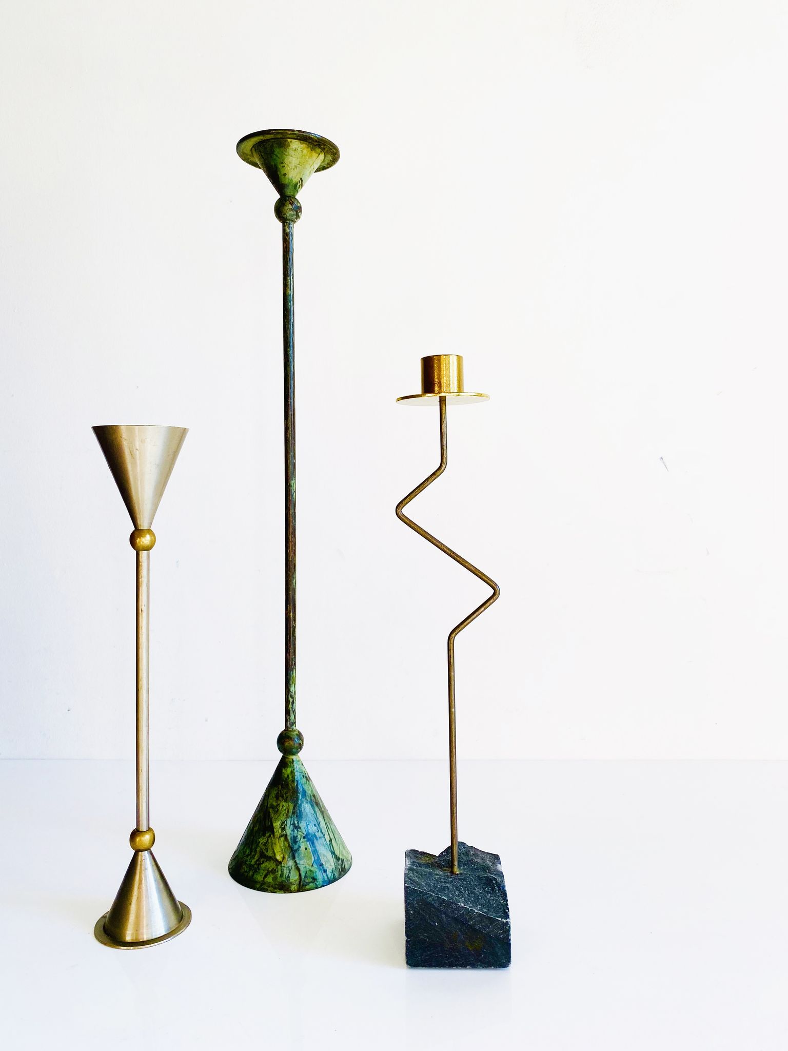 Ensemble de trois bougeoirs en métal. Ikea, années 80