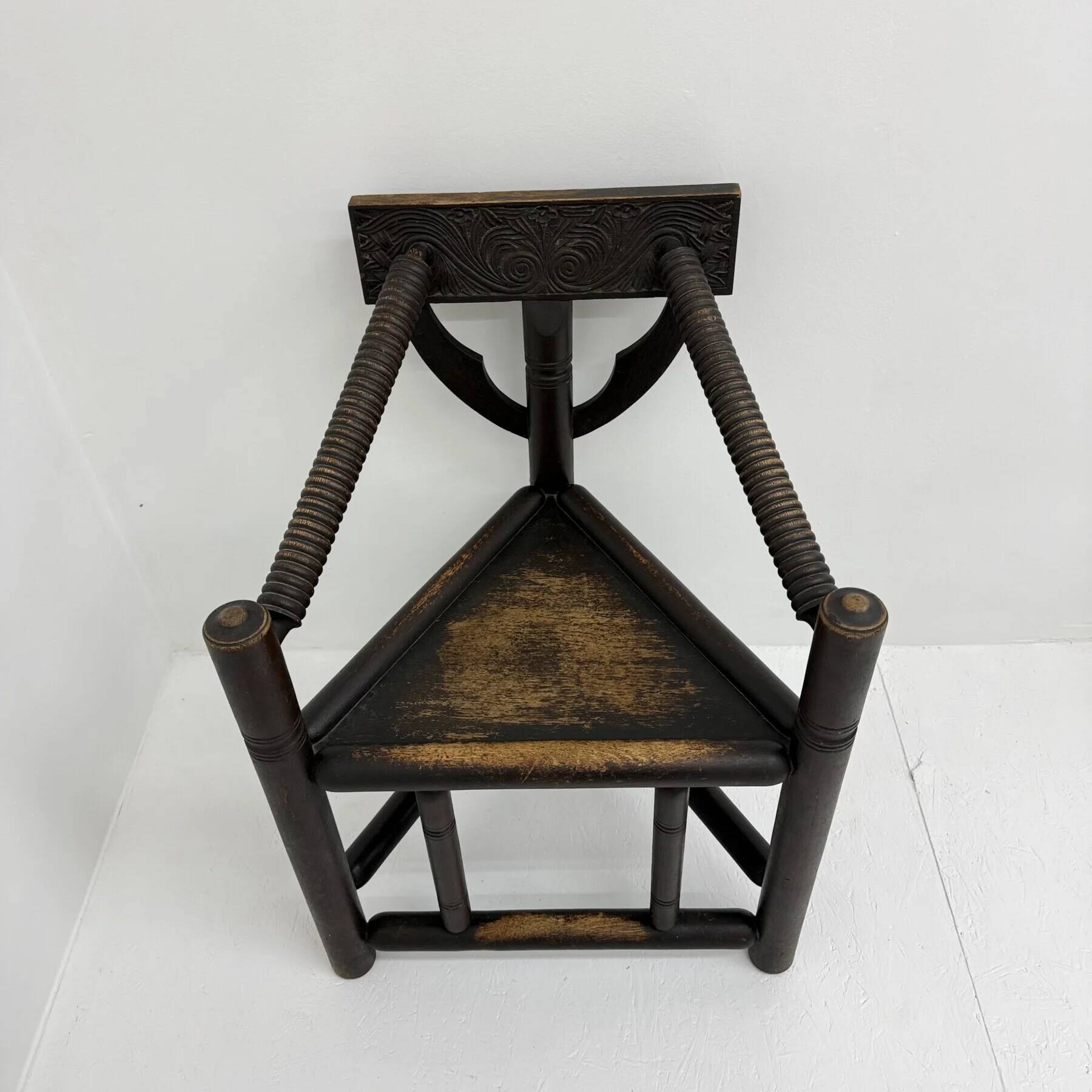 Fauteuil à bras trépied suédois en chêne massif, années 1960