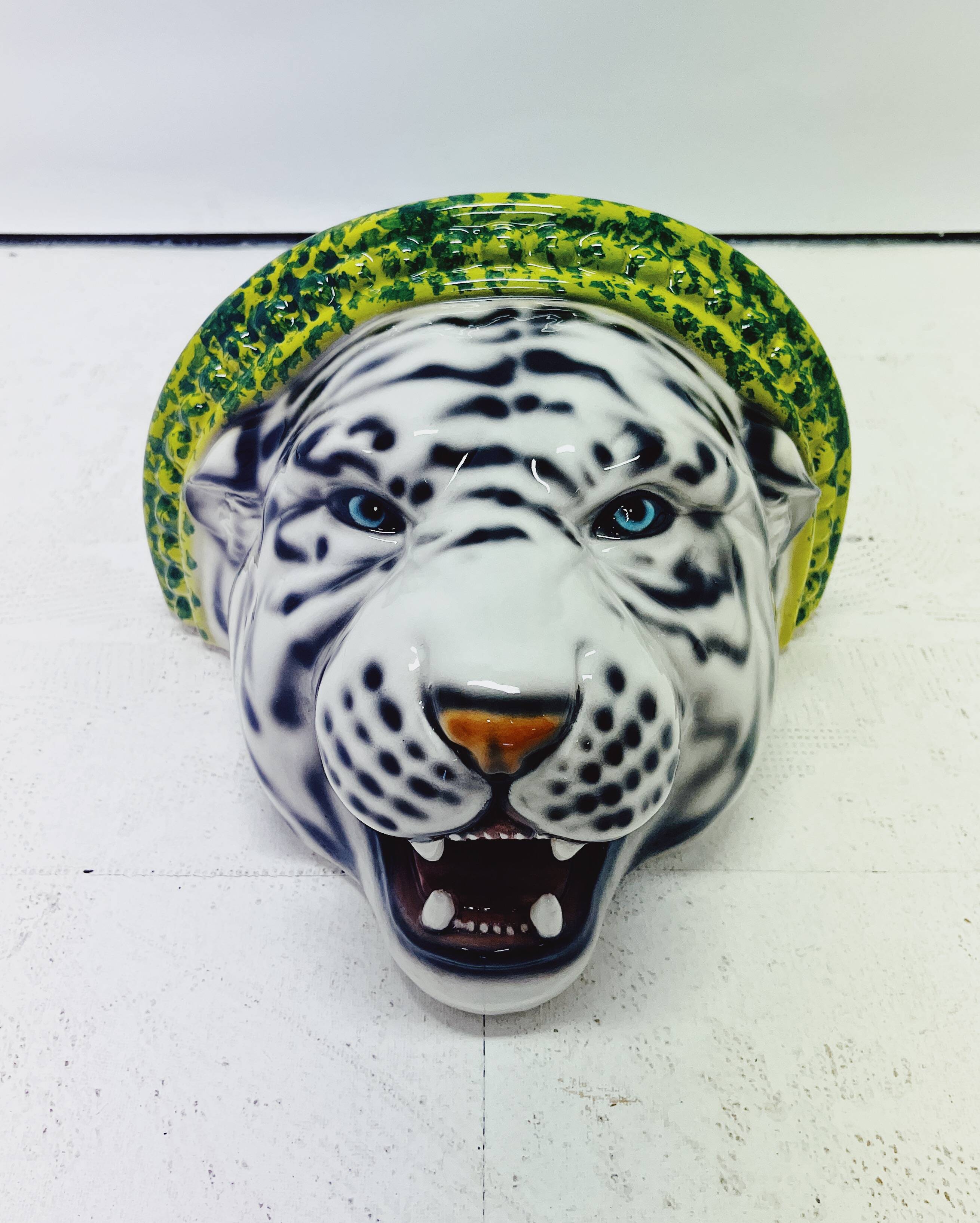 Wall Shelve Ceramic White Tiger