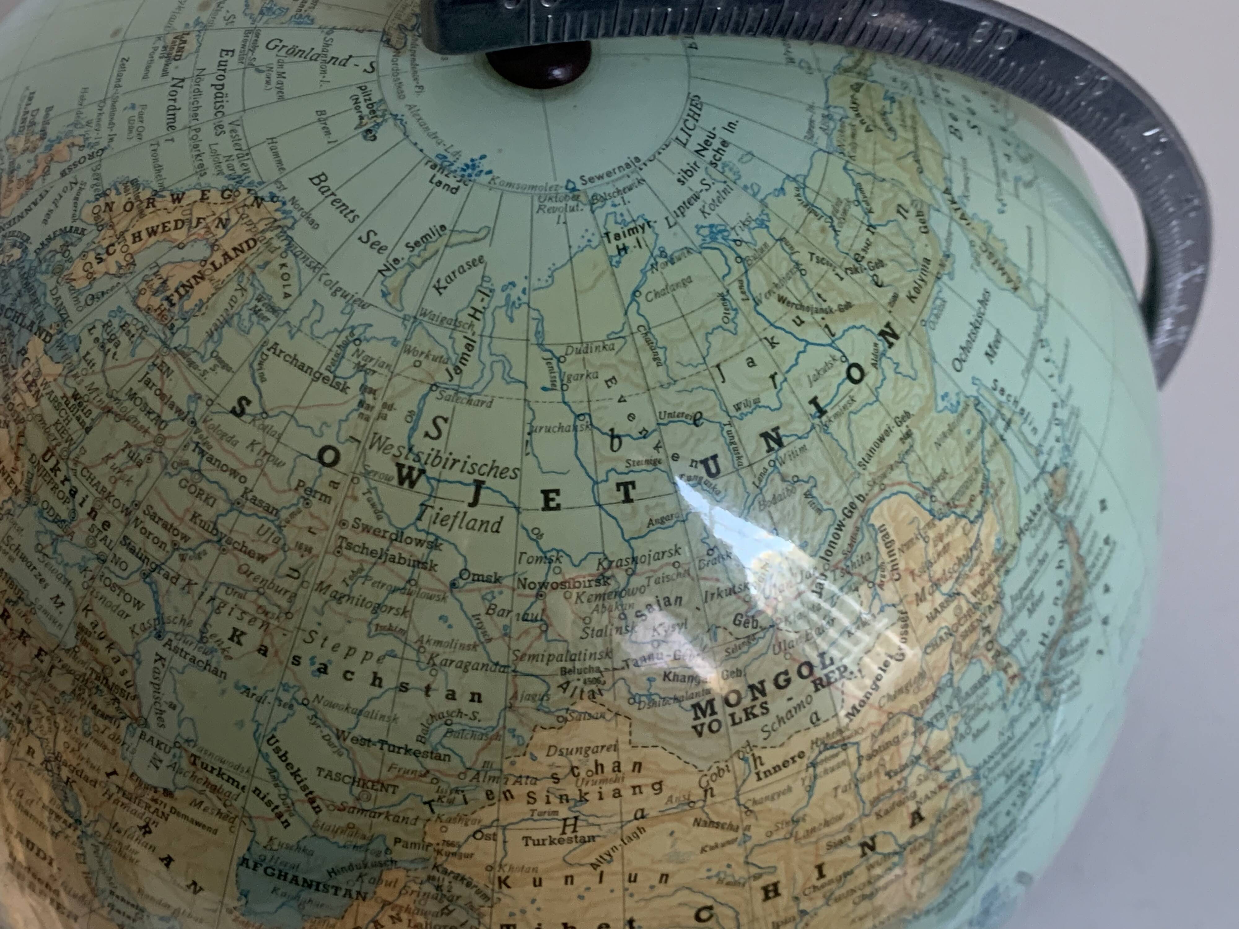 Vintage globe 1960 terrestrial lamp South-West Verlag Munich - 34 cm