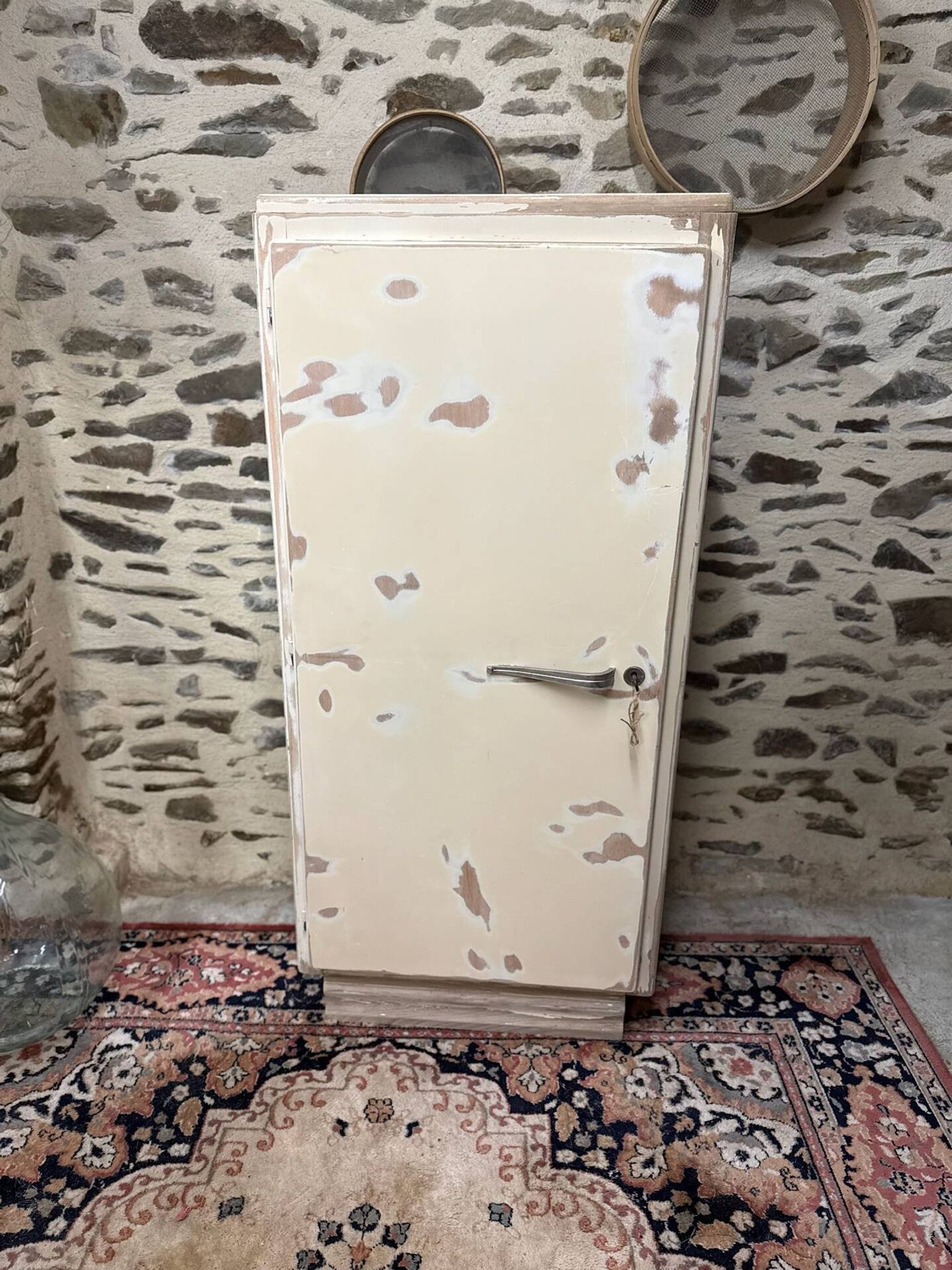 Petite armoire une porte art déco patinée