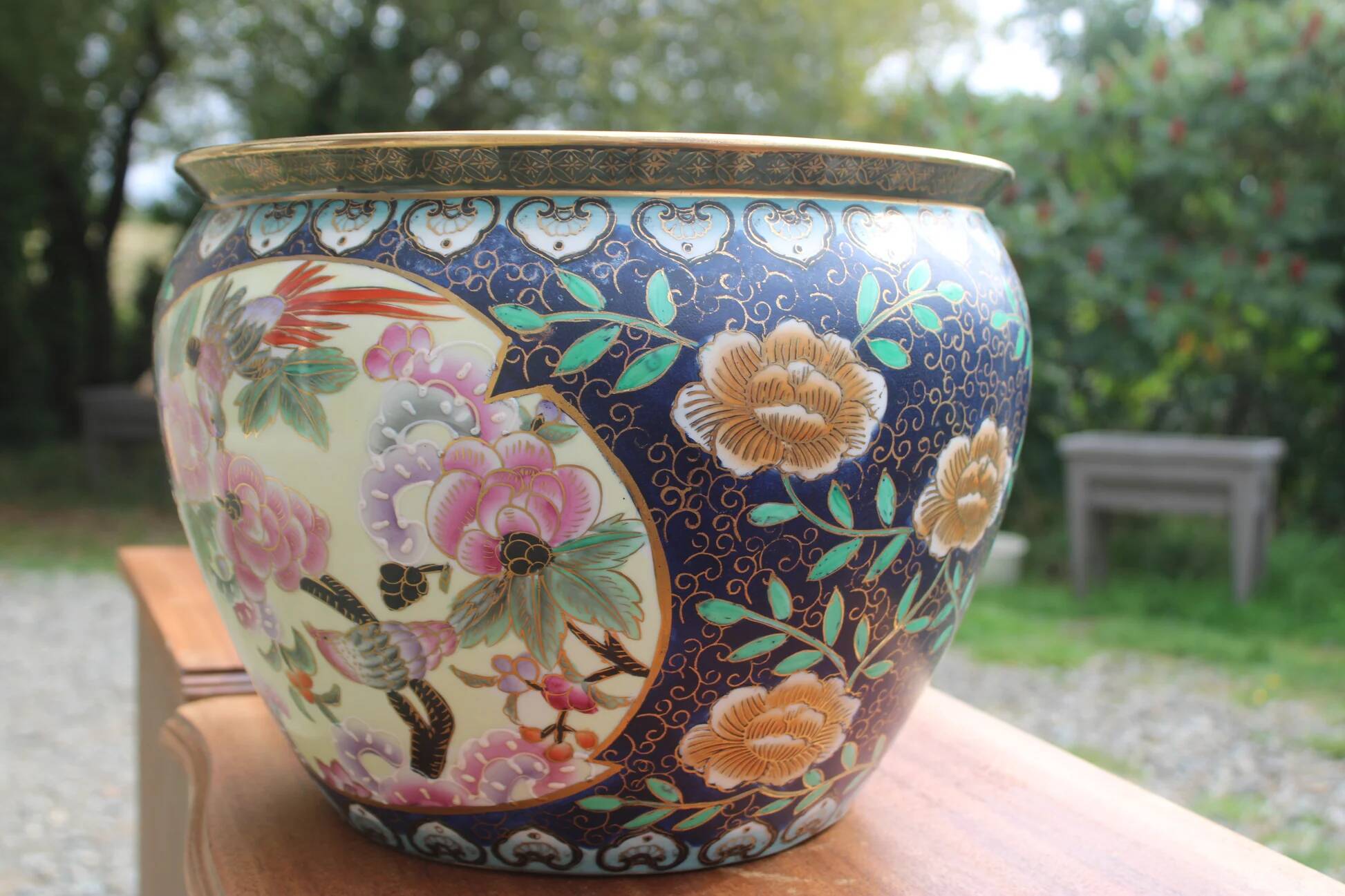 Large Chinese cache-pot in polychrome porcelain – flowers and birds – Ø33 cm