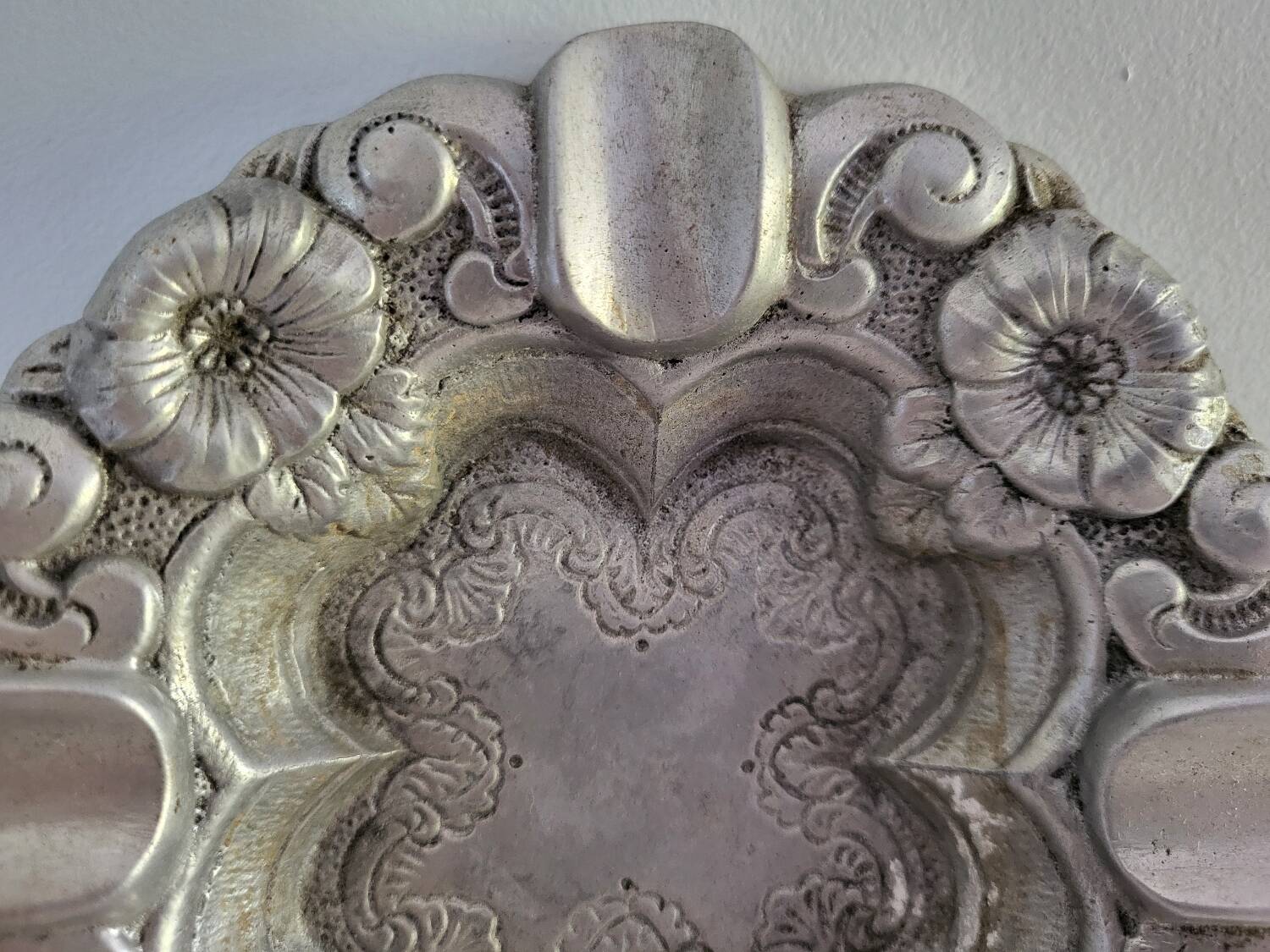 Metal ashtray in silver colour
