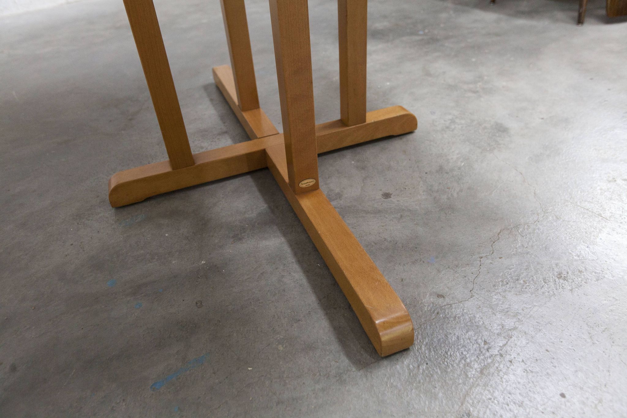 Rare set de 6 tables Baumann 1990, 80x120 et demi lune 120cm