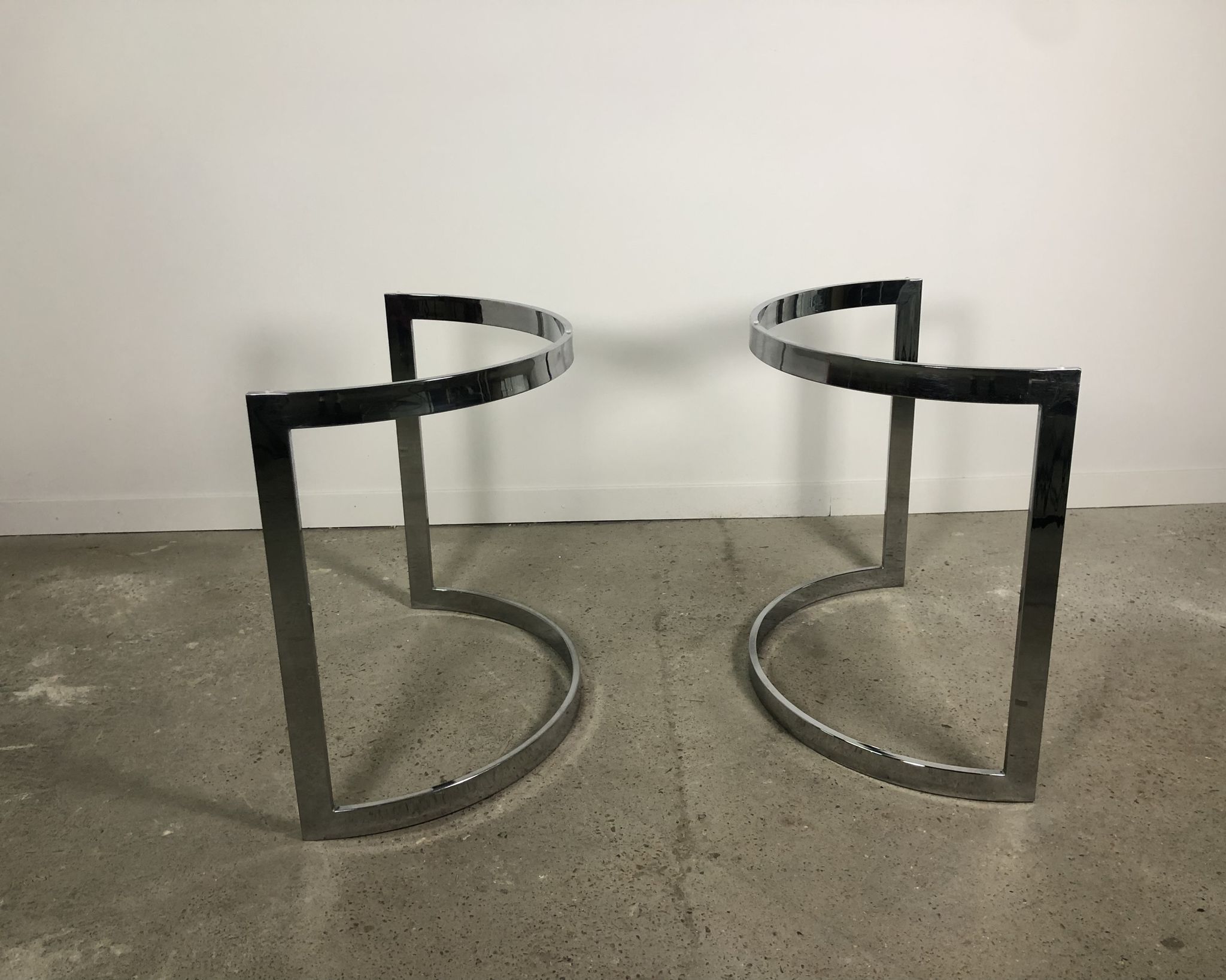Oval table design hemicylindrical 70's in the taste of Paul Le Geard