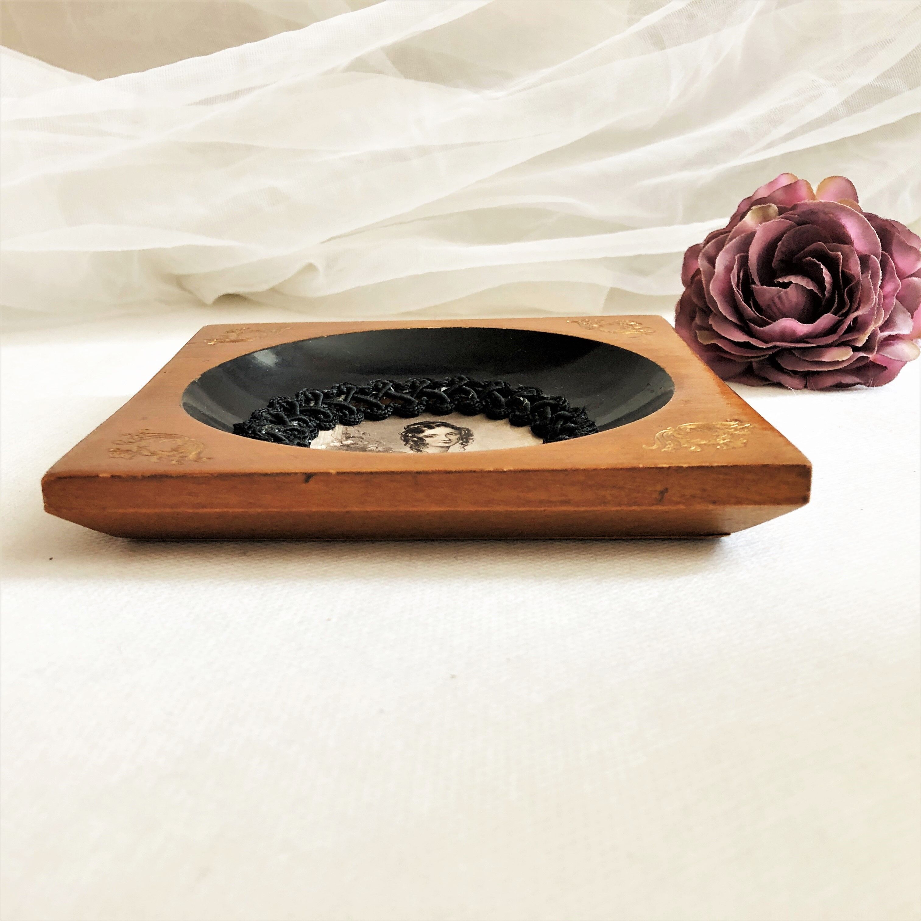 Wall frame portrait woman Empire style