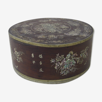 Box with mother-of-pearl inlay