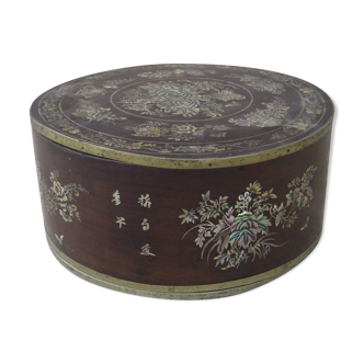 Box with mother-of-pearl inlay