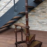 Escalier de bibliothèque en colimaçon anglais XXe en acajou à quatre marches