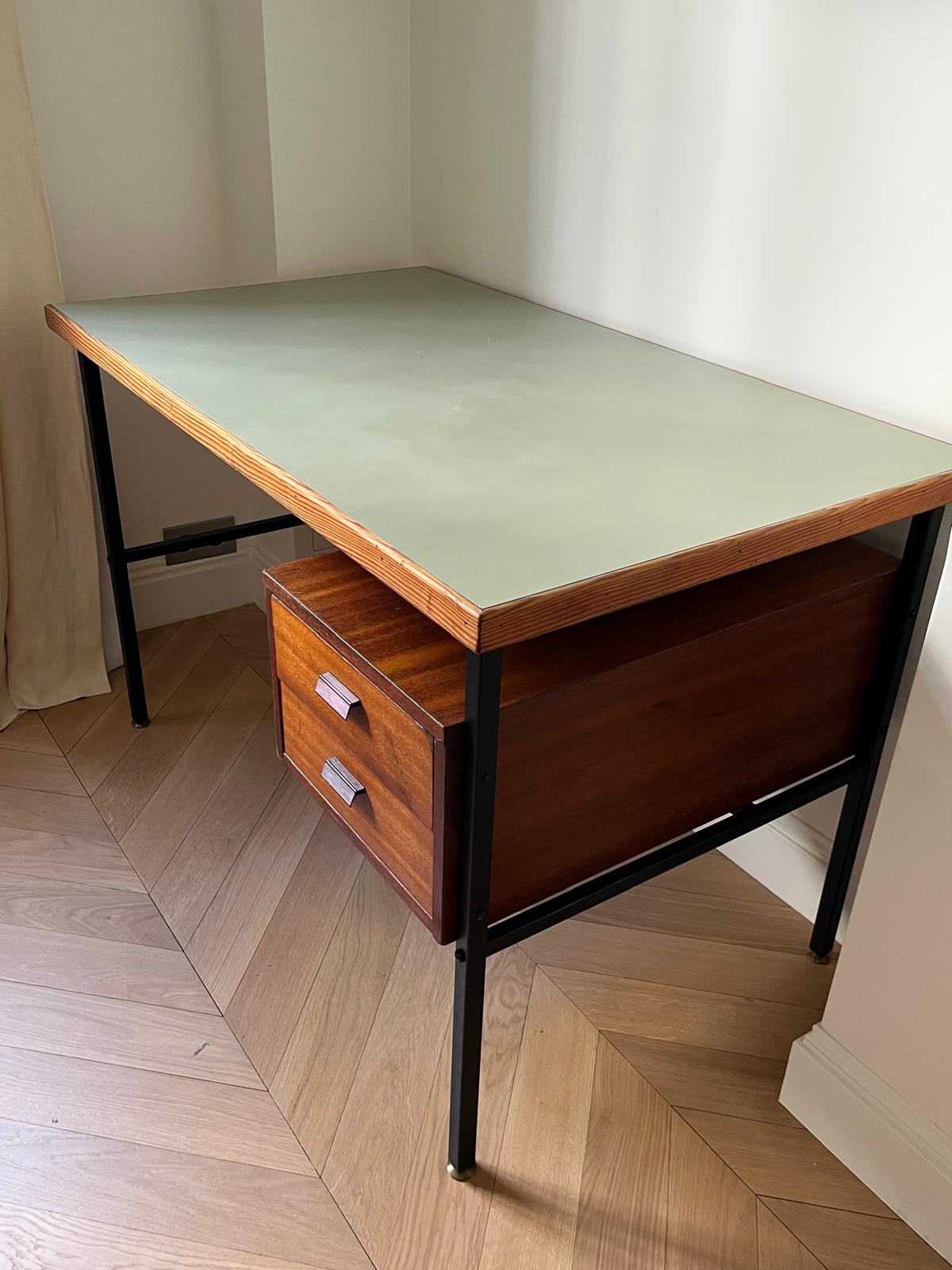 Bureau vintage d'université