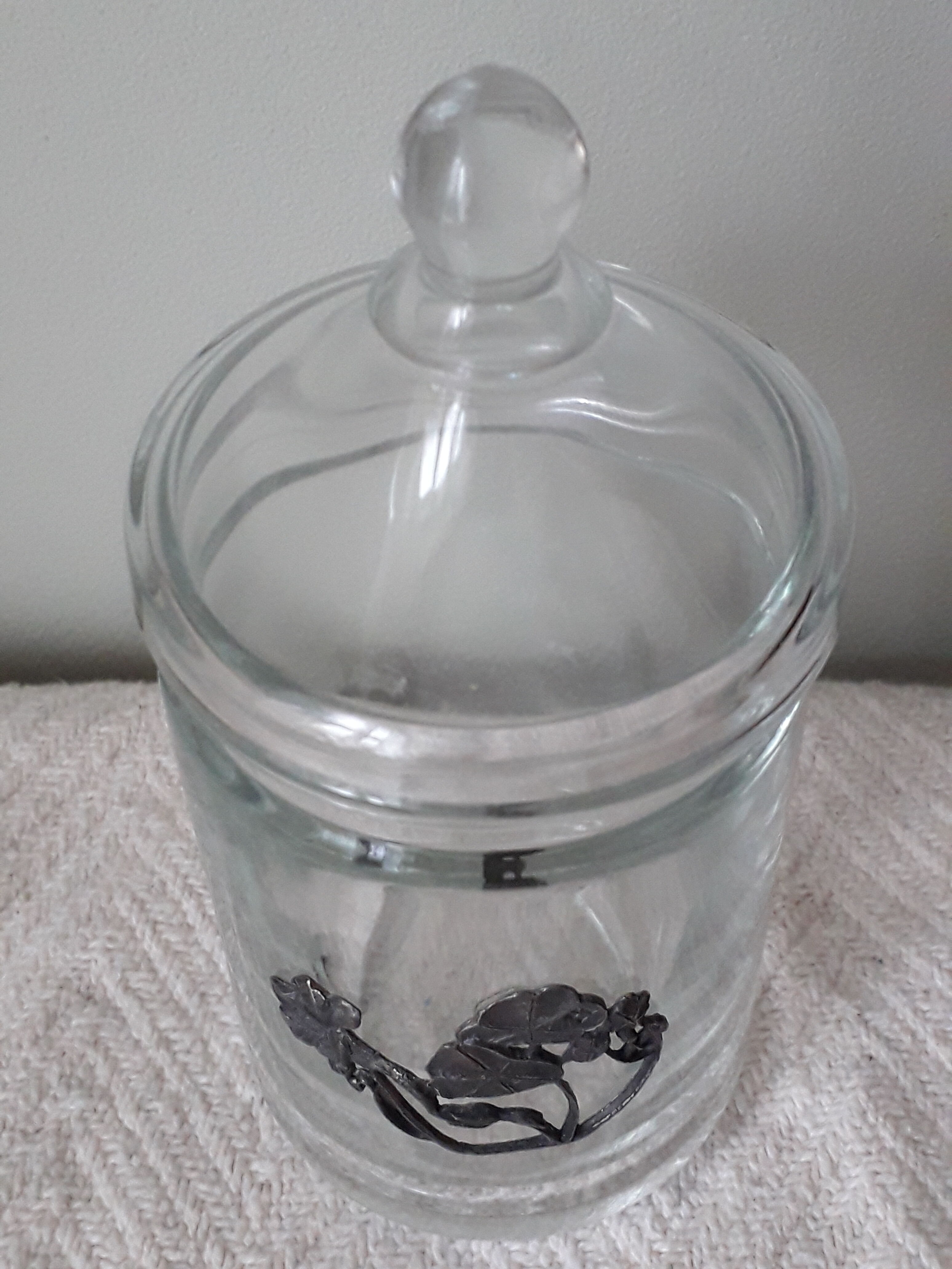 Glass jar