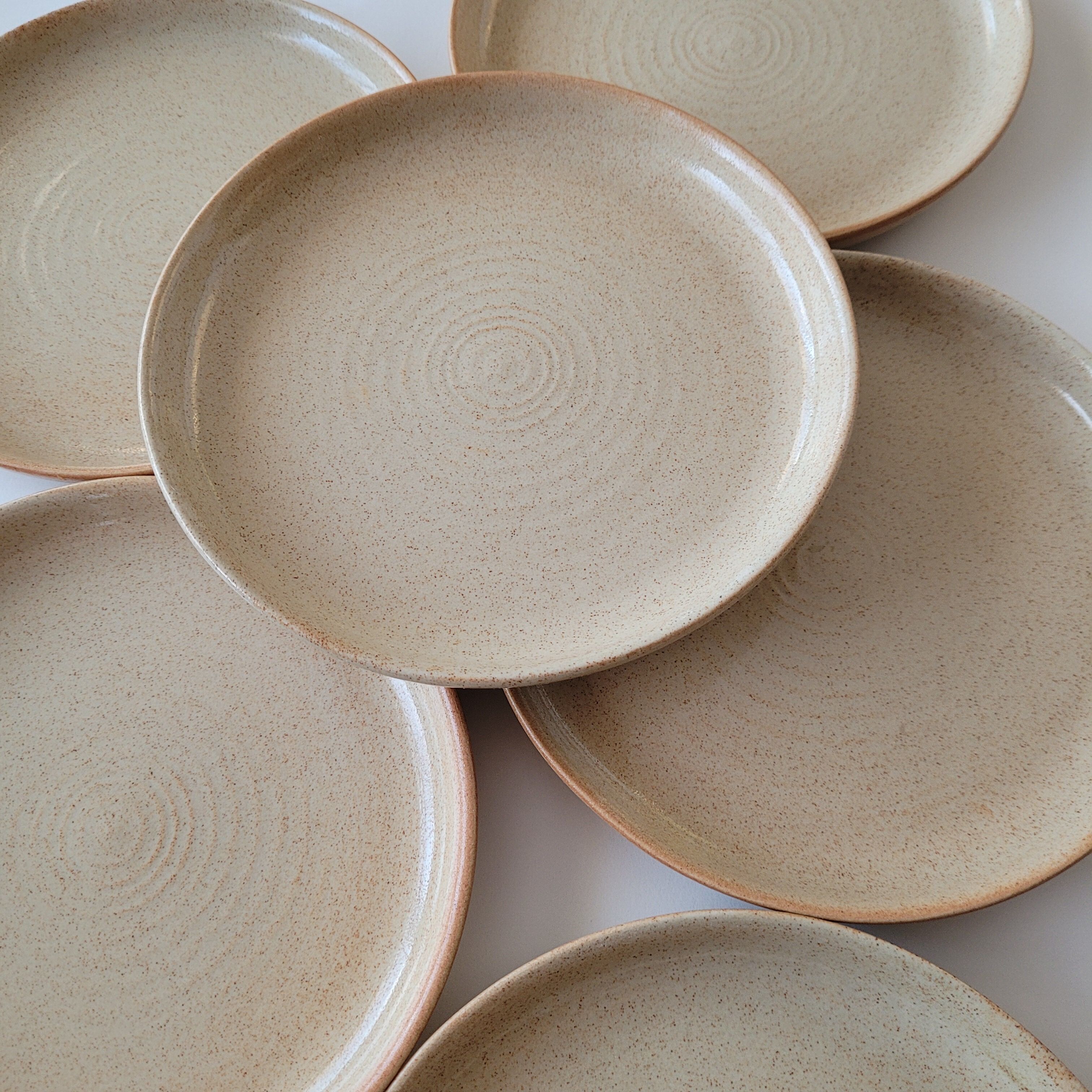 Lot d'assiettes à dessert en grès