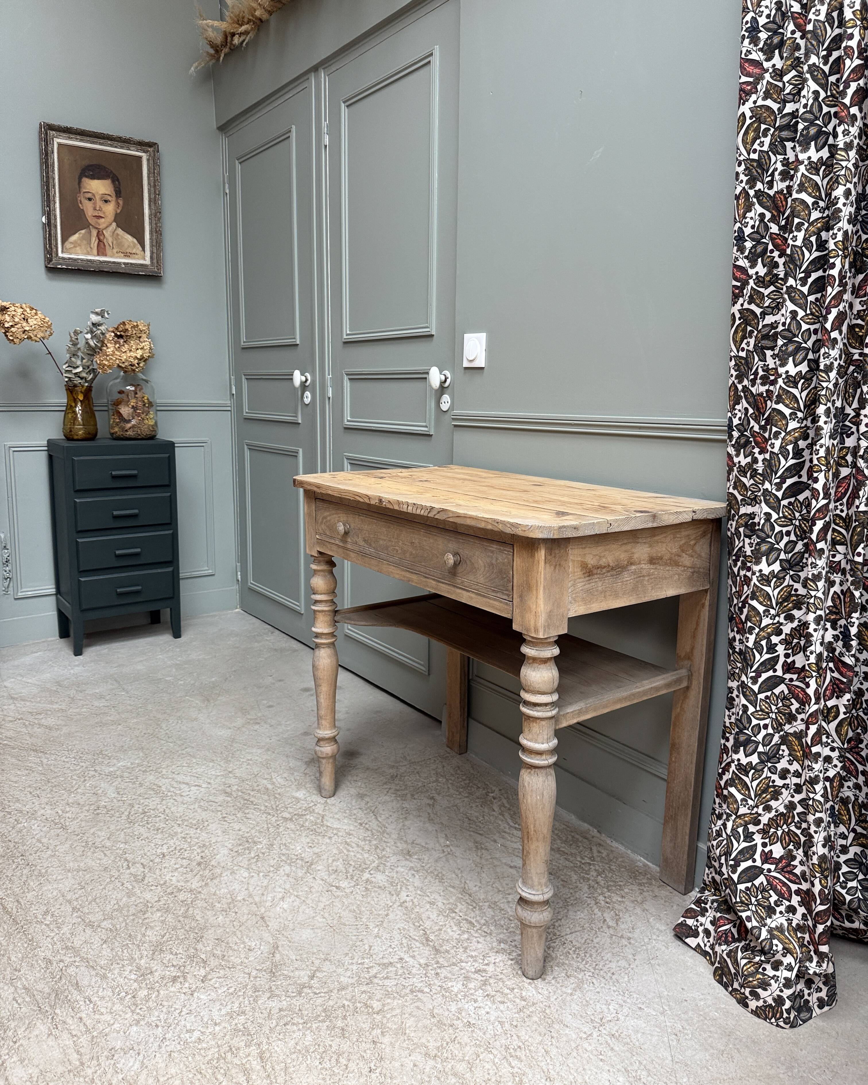 Petite console ancienne de ferme (restaurée)