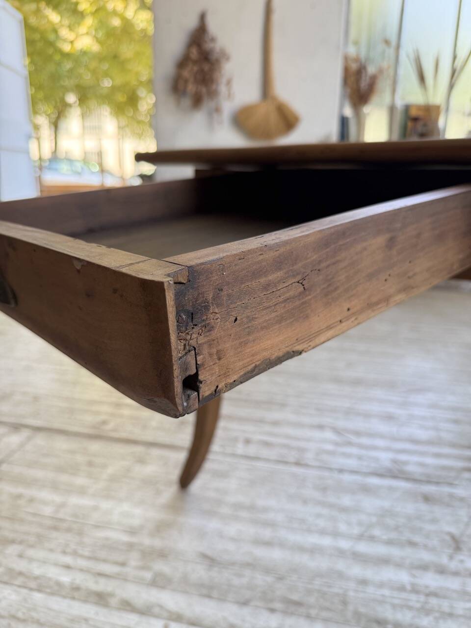 Table campagne provençale style Louis XV merisier