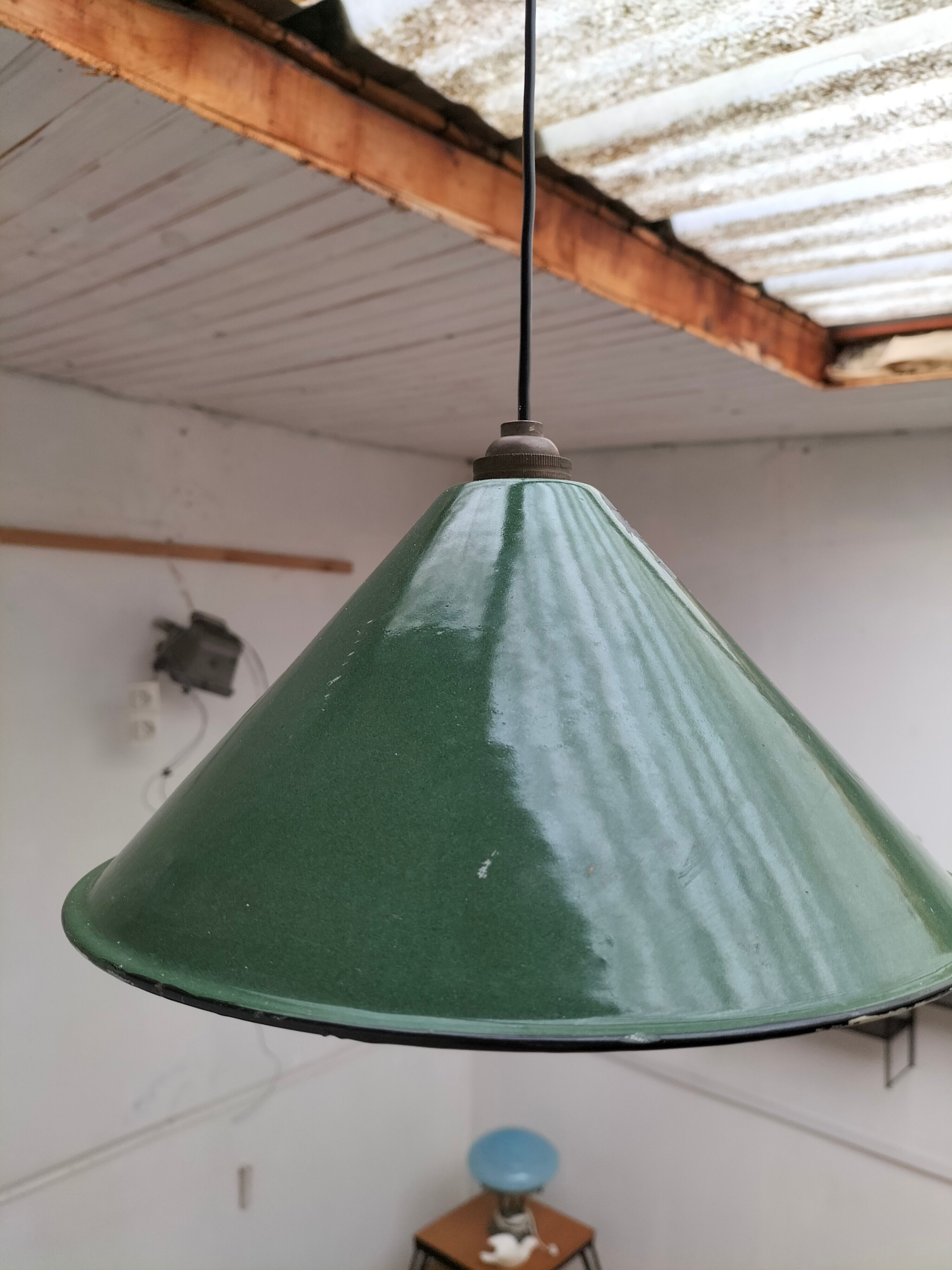 Industrial enamelled lamp