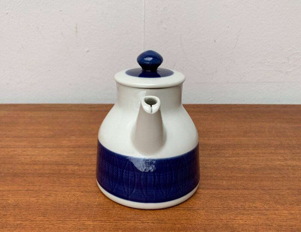 Coffee pot from the Koka Bleu series, Blau, Bla Swedish mid-century by Hertha Bengtson for Rörstrand, 1950s.