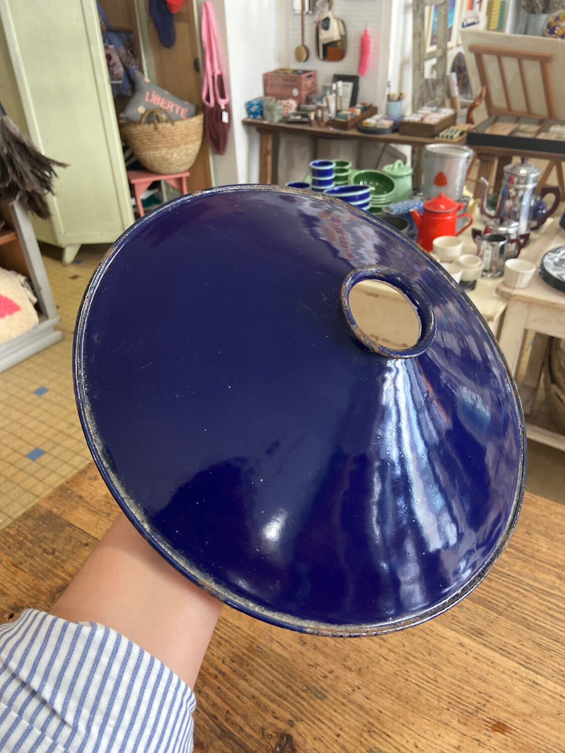 Suspension in dark blue enamelled sheet 30 cm