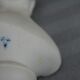 Buste Mademoiselle Brongniart, en biscuit blanc, sur socle rond