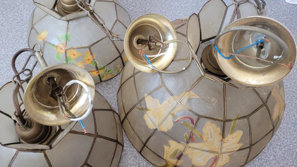 Set of 3 chandeliers in mother-of-pearl and brass