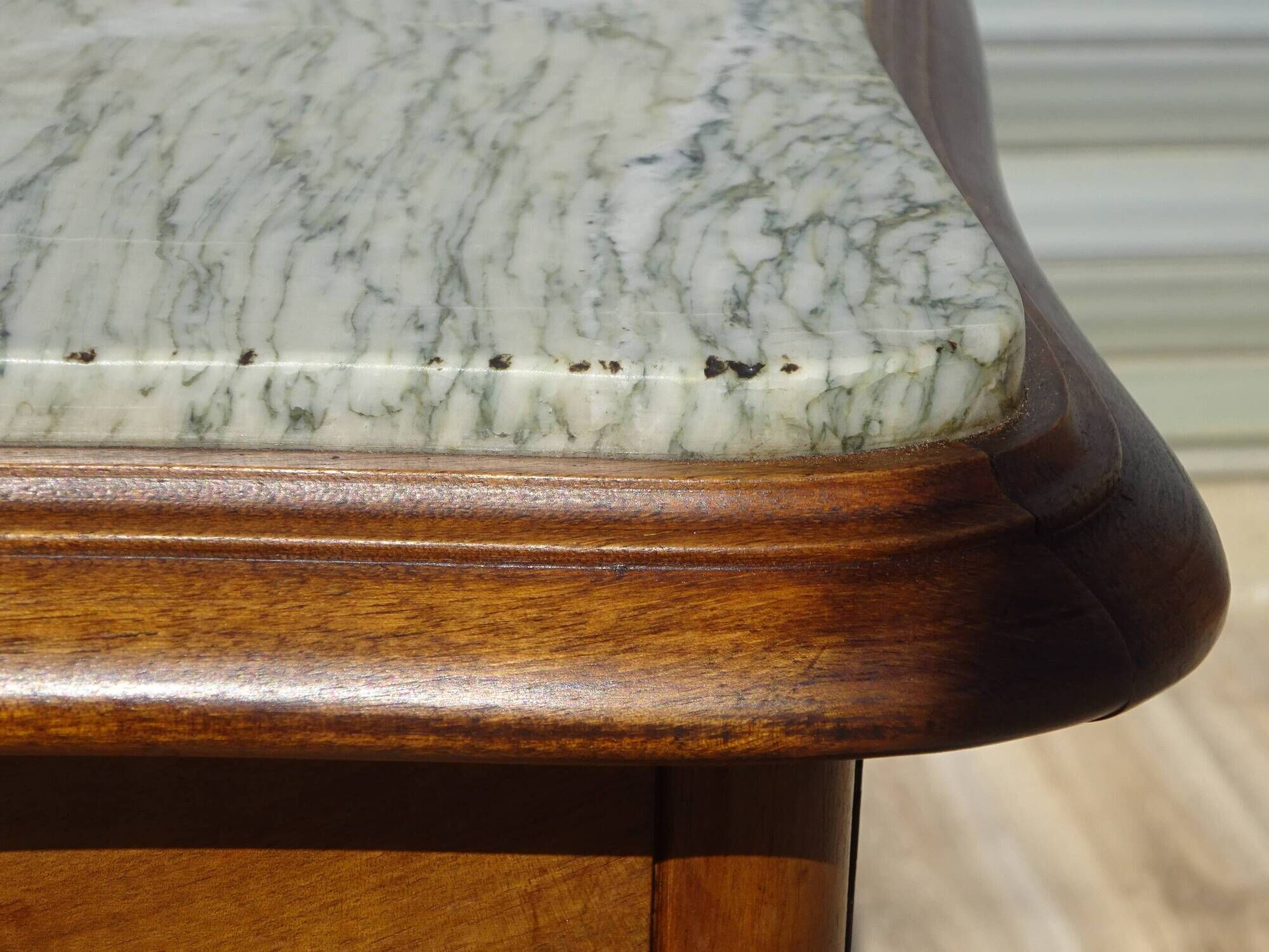 Commode en noyer Louis XV avec miroir