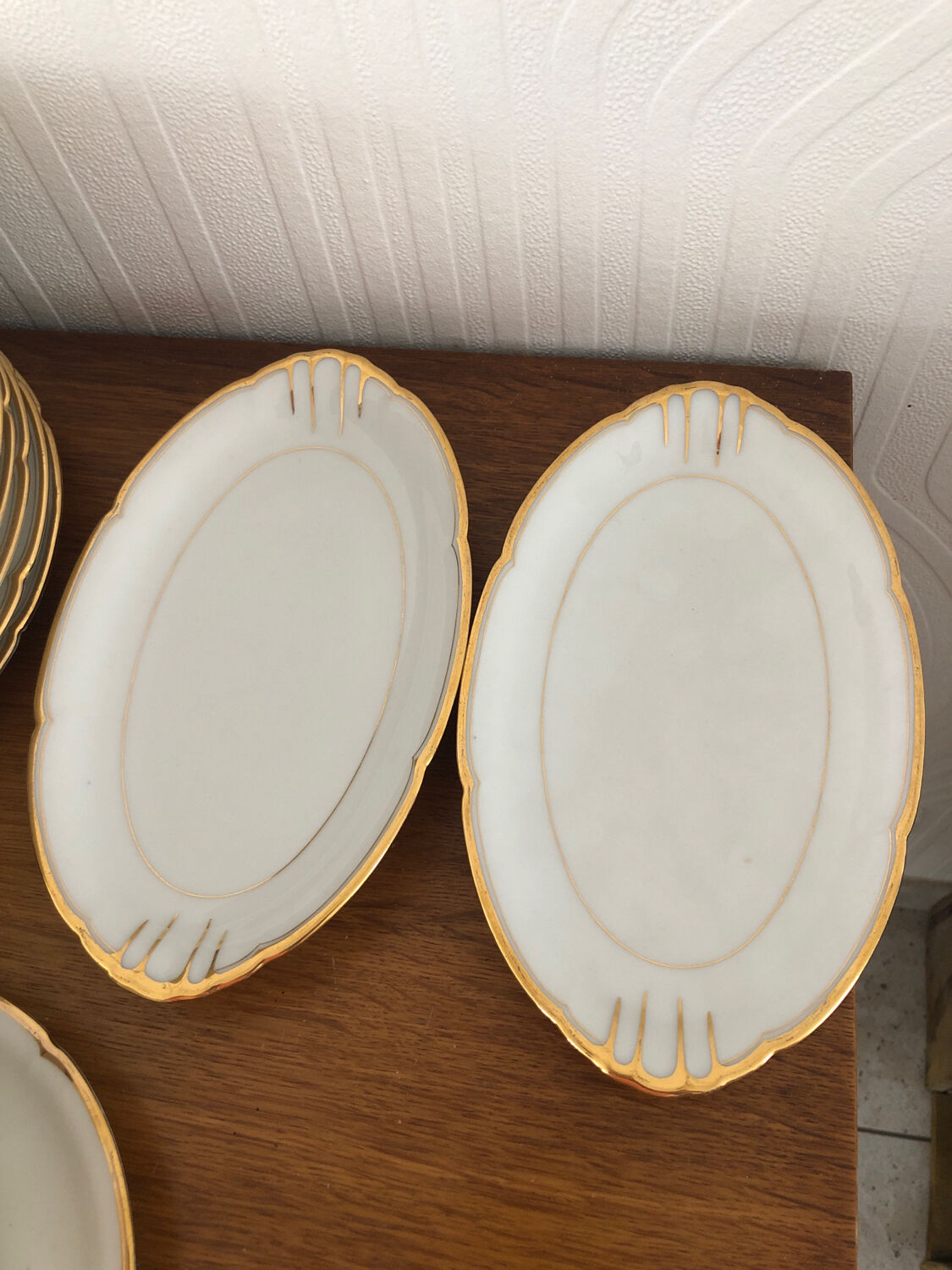 Tableware service 40 pieces in white and gilded porcelain CG Cie France Limoges