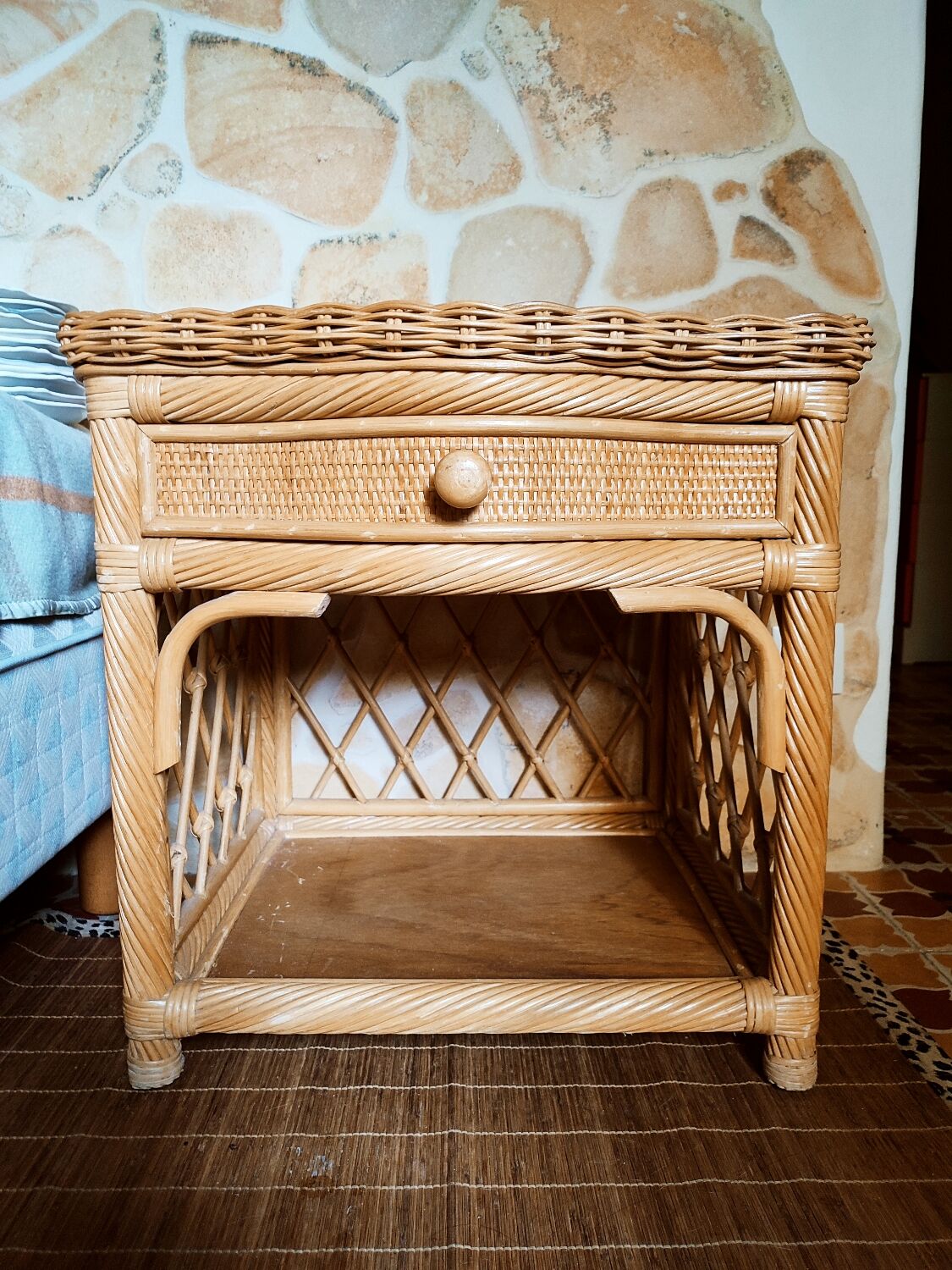 Chevet en rotin torsadé