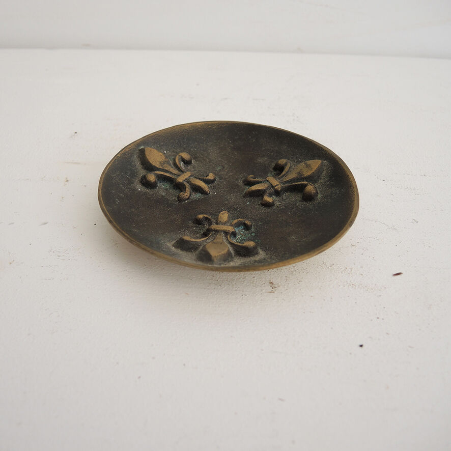 Ancien cendrier fleur de lys en bronze