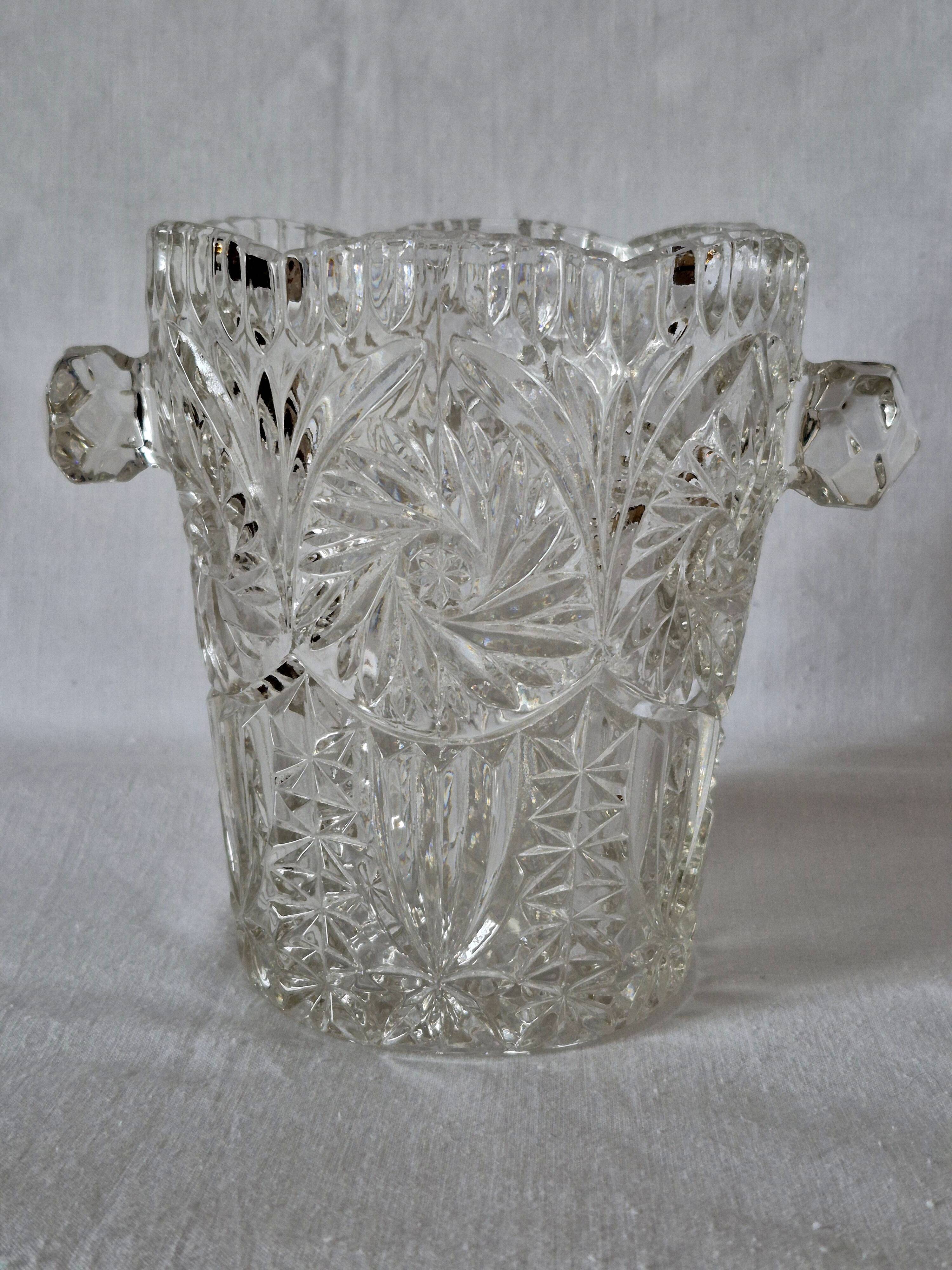 Seau à glace en verre moulé et taillé, A322