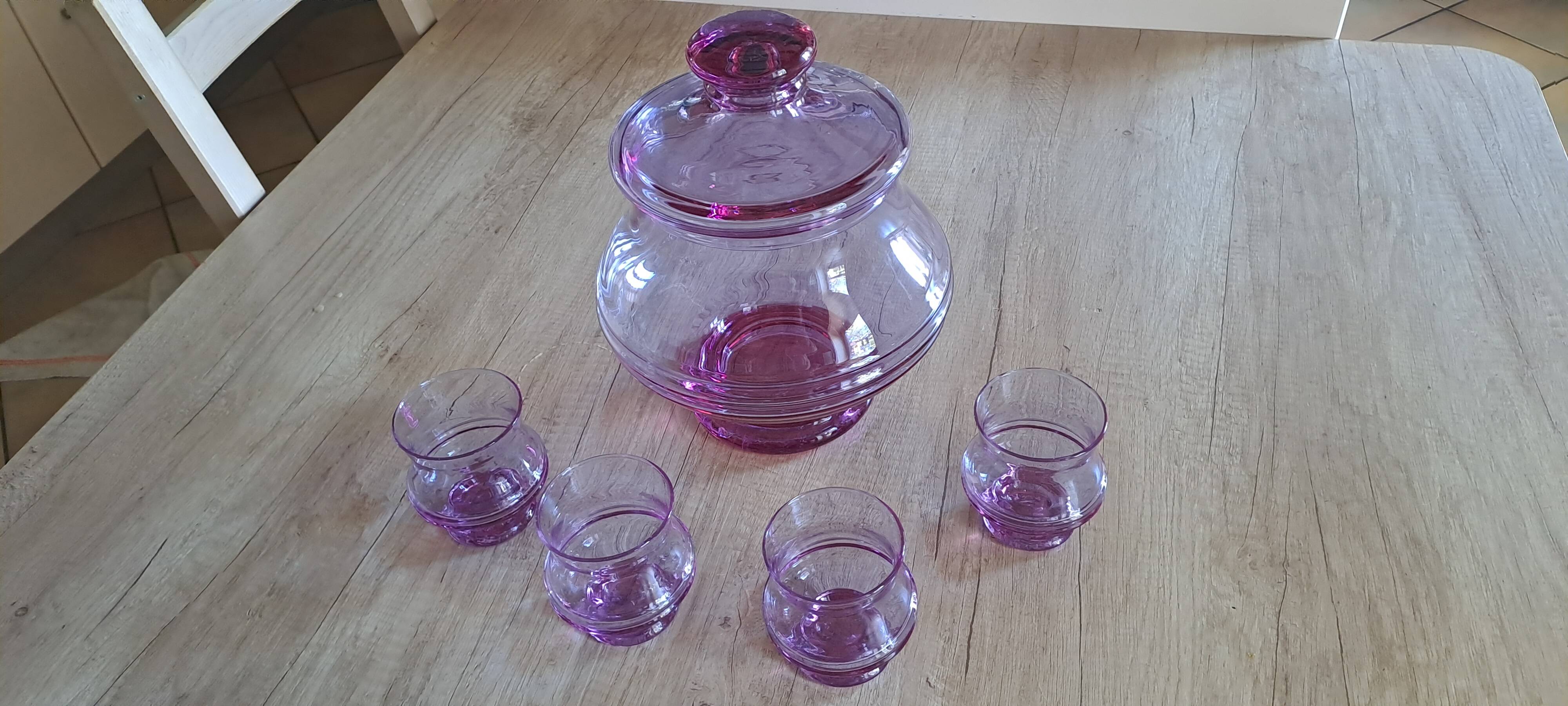 Punch, sangria or eggnog service