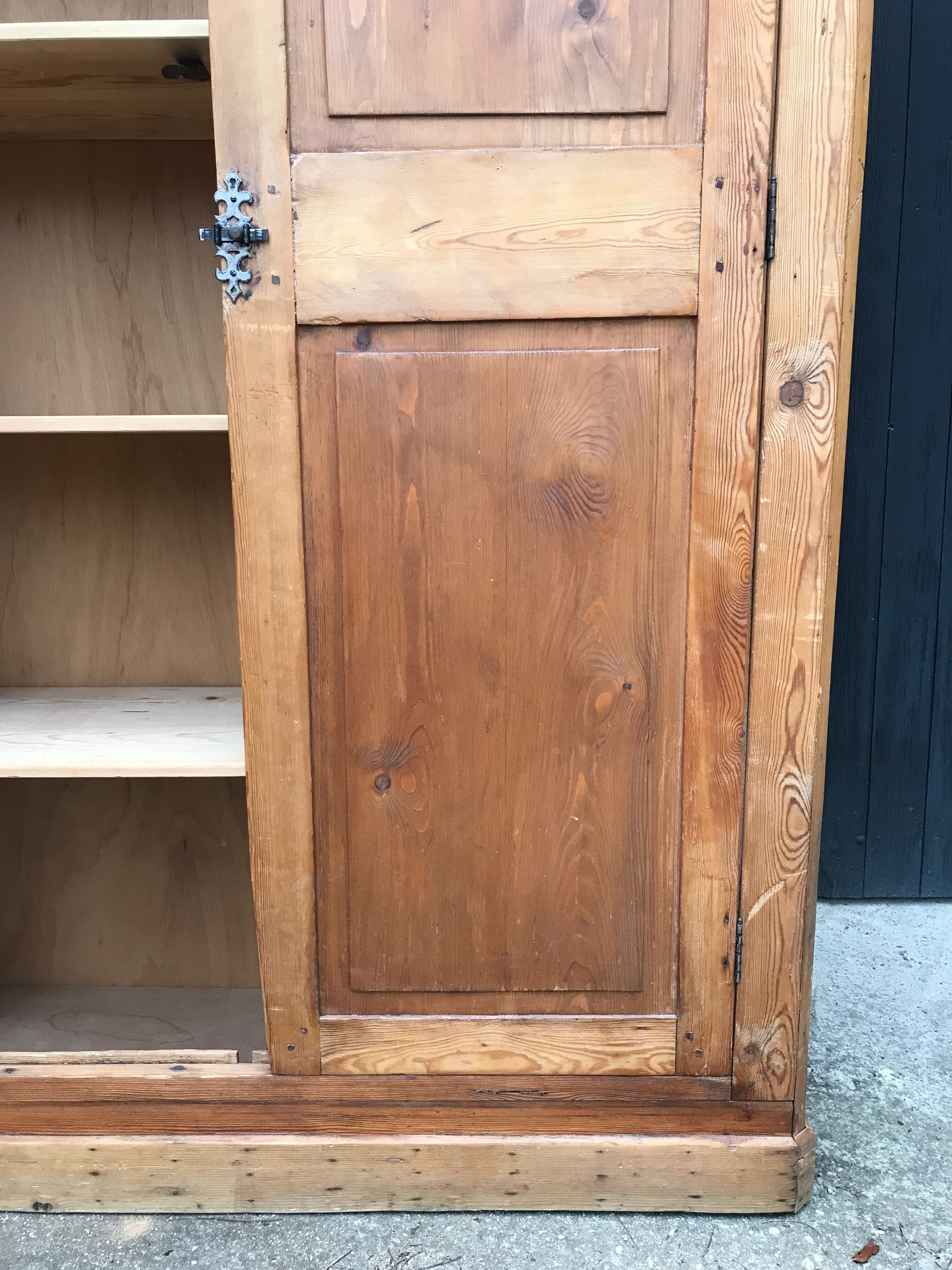 Armoire en bois