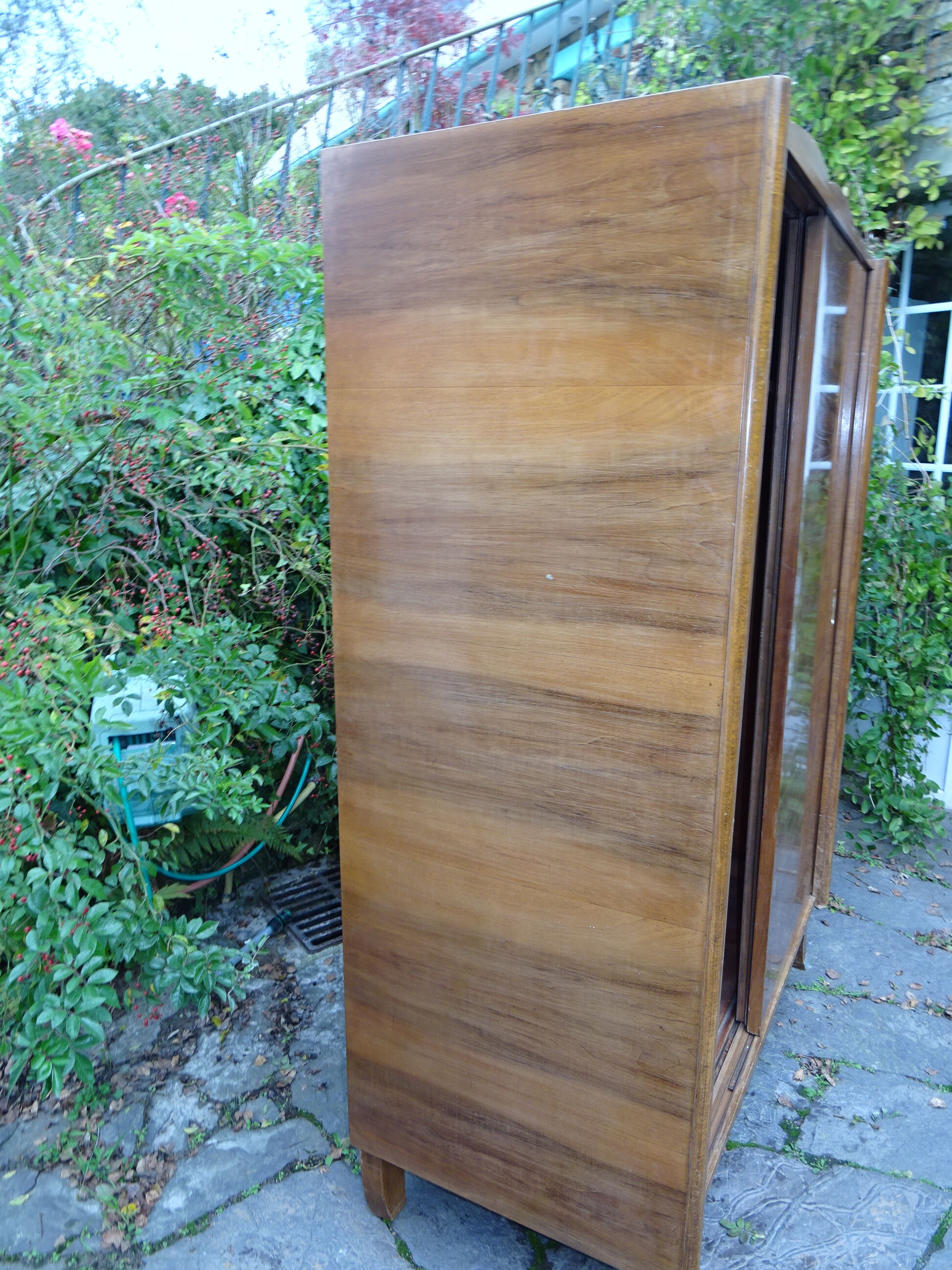 2 sliding-door cabinet