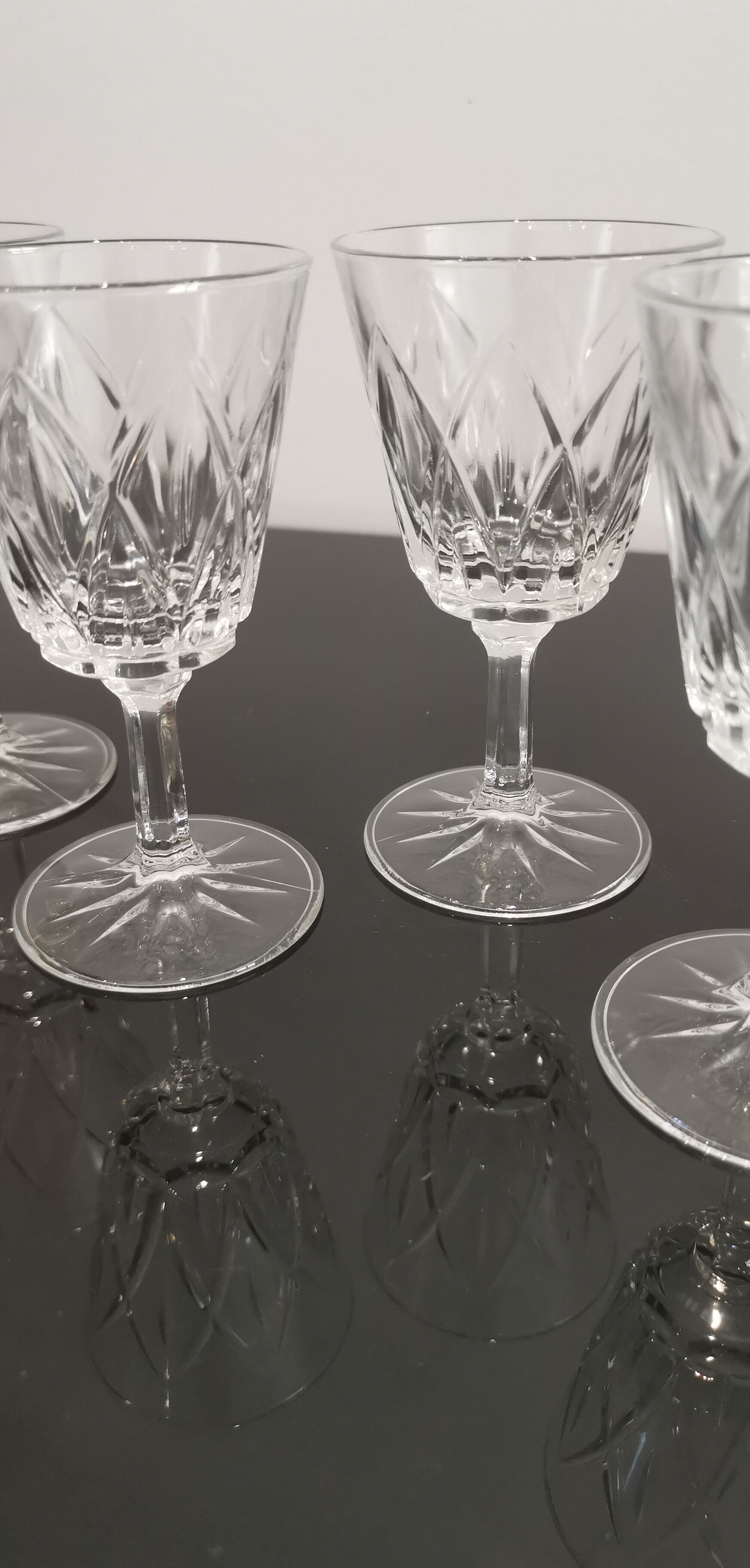 Set of 6 foot glasses in vintage shell chiseled crystal