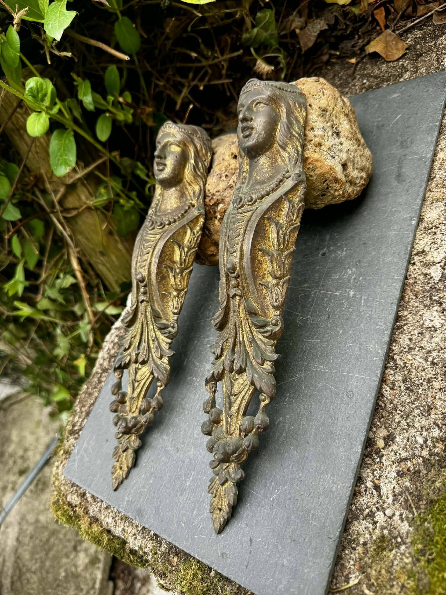 2 large bronze ornaments for 19th-century furniture