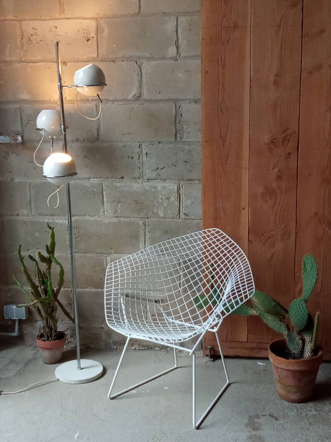 Diamond armchair by Harry Bertoia
